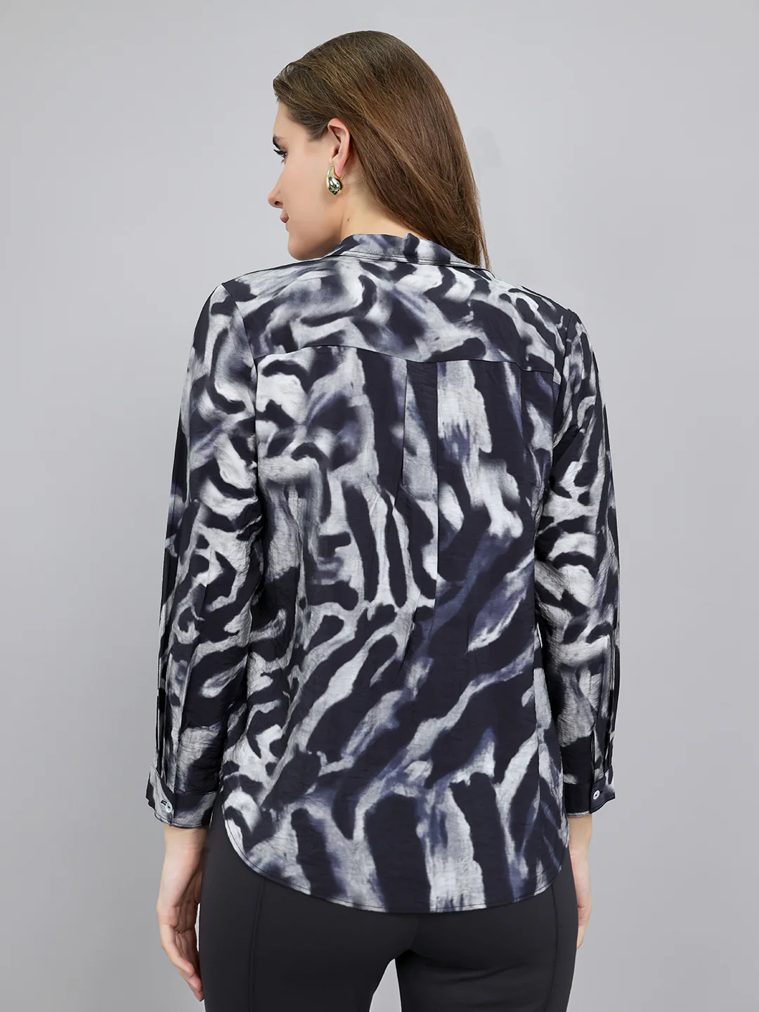 Women Black Printed Collar Full Sleeve Top - Image 4