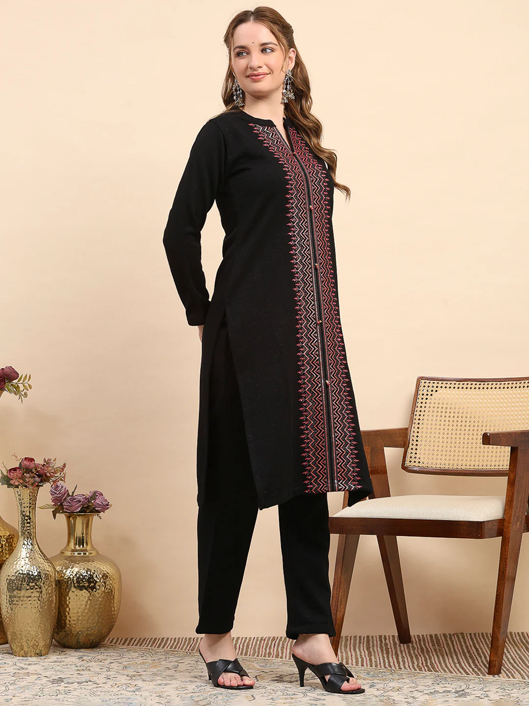 Women Black Printed Round Neck Full Sleeve Kurti Set for Winter - Image 4