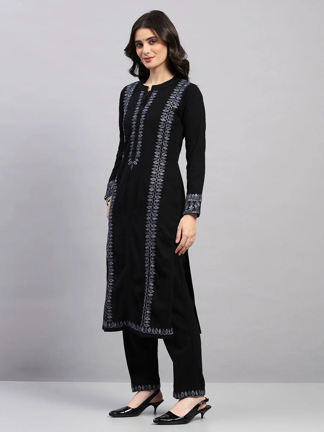 Women Black Printed Round Neck Full Sleeve Kurti Set for Winter - Image 4