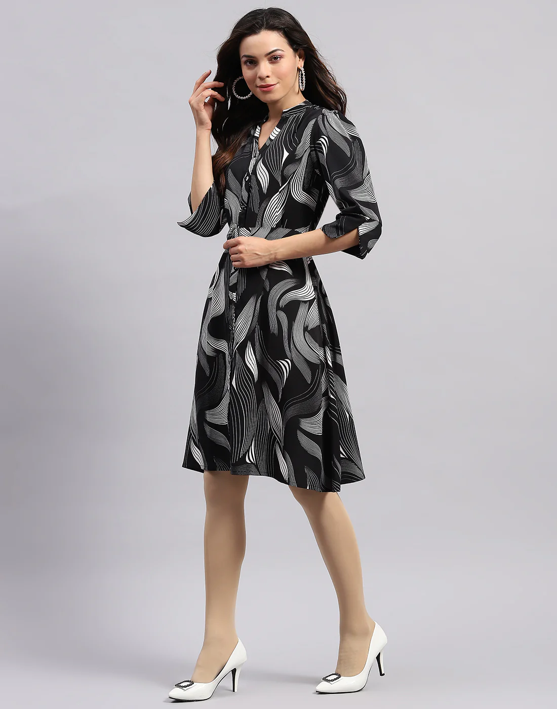 Women Black Printed V Neck 3/4 Sleeve Tunic - Image 4