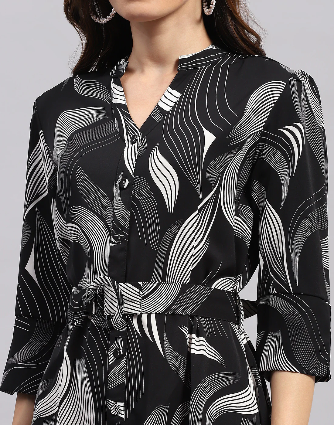 Women Black Printed V Neck 3/4 Sleeve Tunic - Image 7
