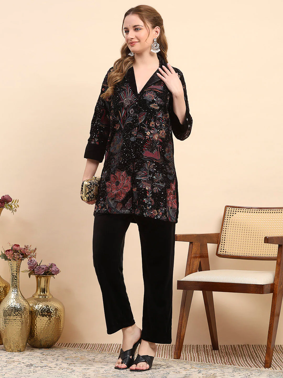 Women Black Printed V Neck Full Sleeve Kurti Set for Winter - Image 2