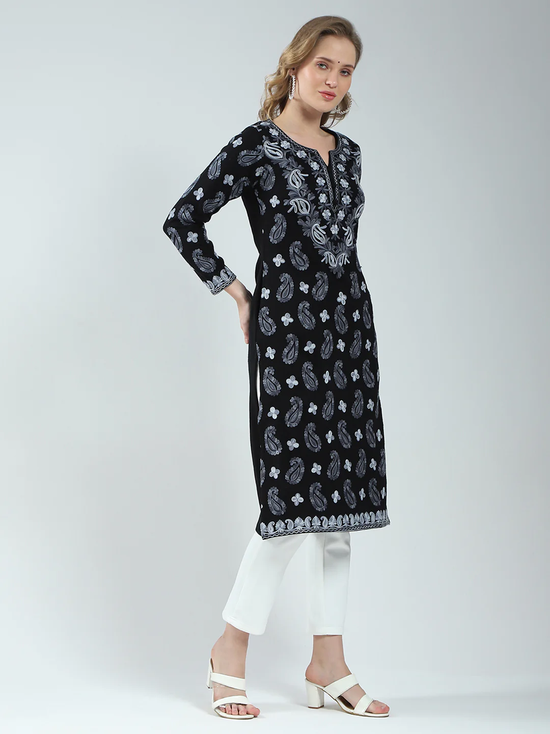 Women Black Printed V Neck Full Sleeve Winter Kurti - Image 4