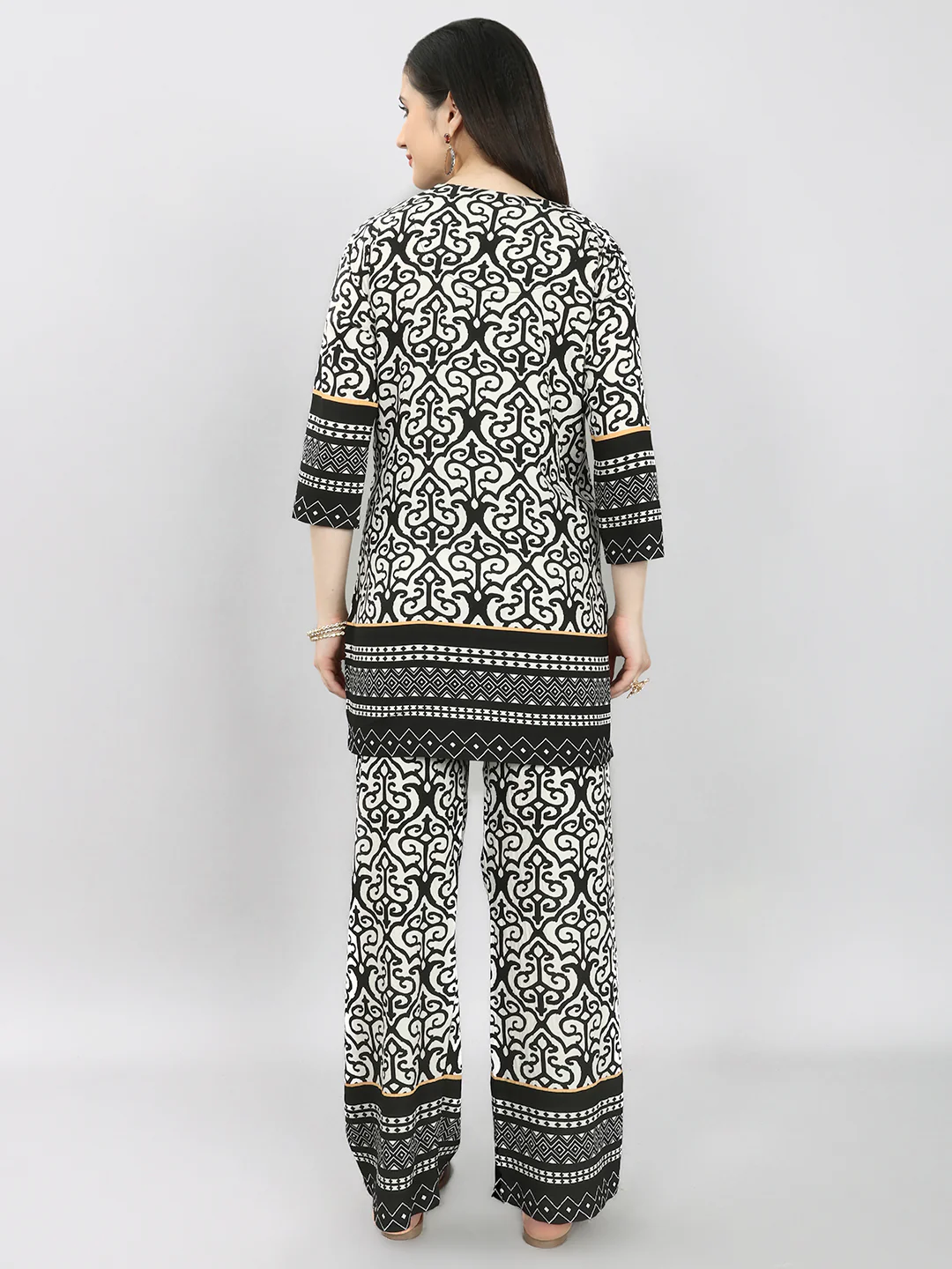 Women Black Printed V Neck Half Sleeve Kurti Set - Image 4
