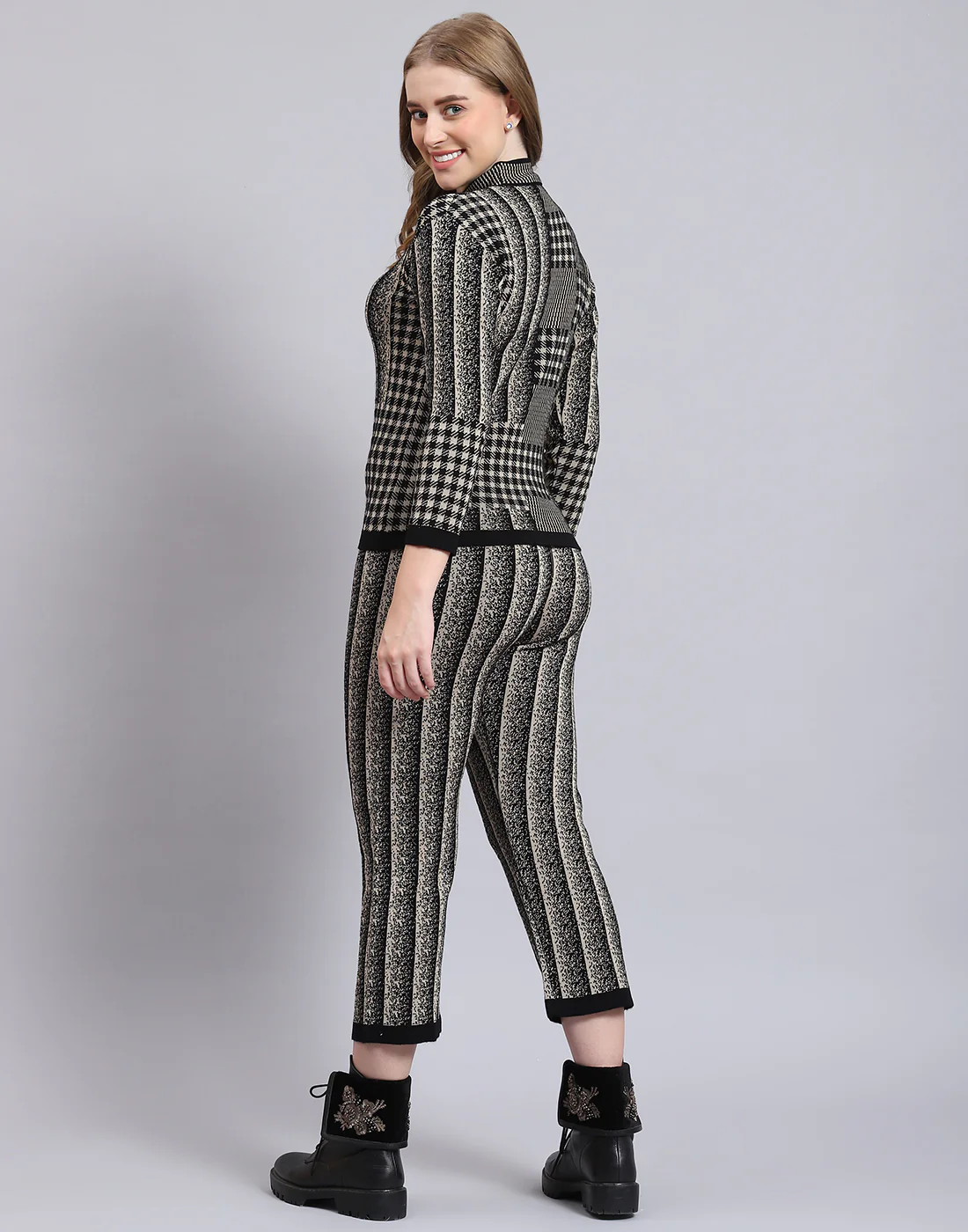 Women Black Self Design Round Neck Full Sleeve Cords Set - Image 2