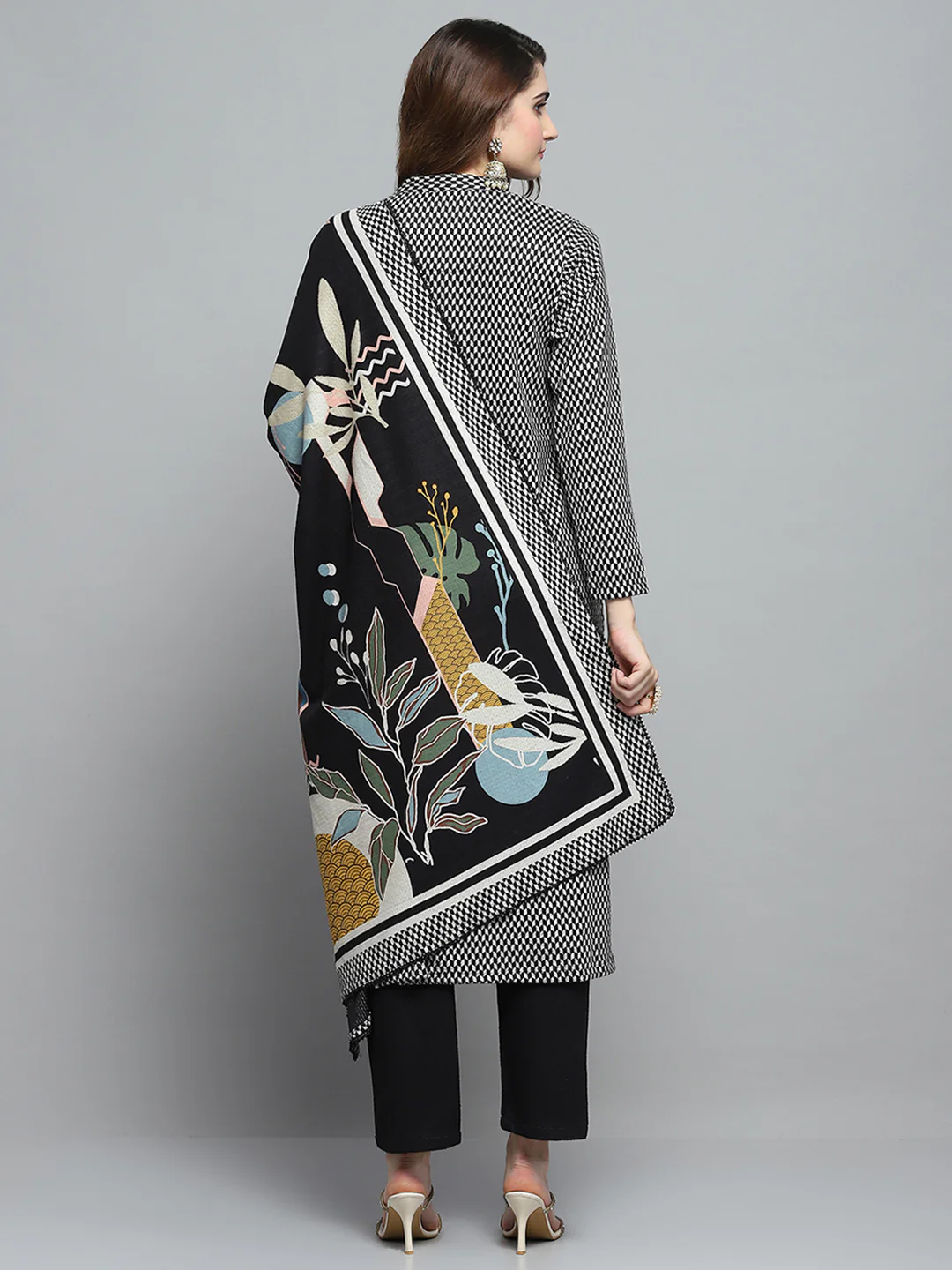 Women Black Self Design Round Neck Full Sleeve Kurti Set & Stole - Image 2