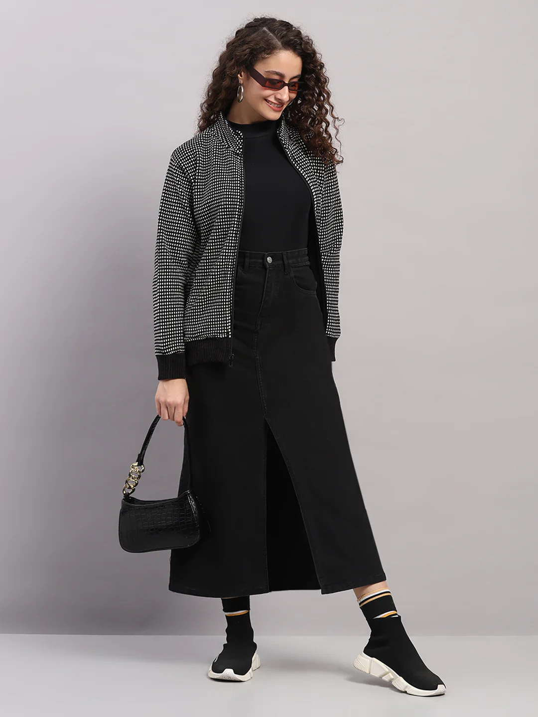 Women Black Self Design Round Neck Full Sleeve Sweatshirt - Image 2