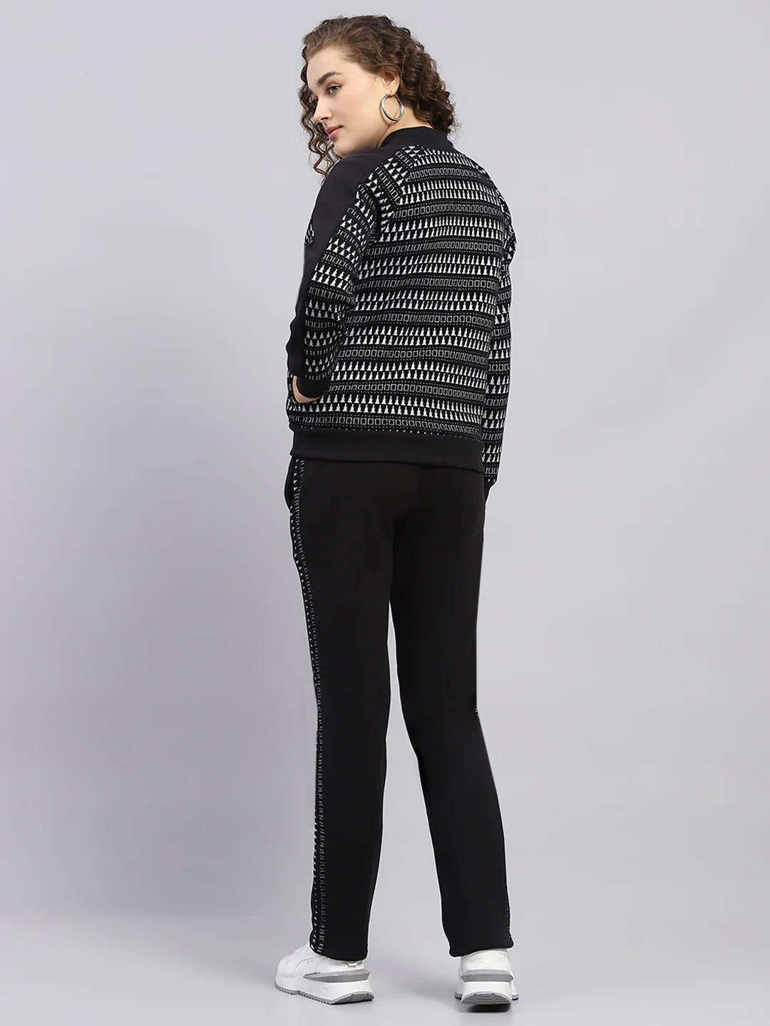 Women Black Self Design Round Neck Full Sleeve Tracksuit - Image 5
