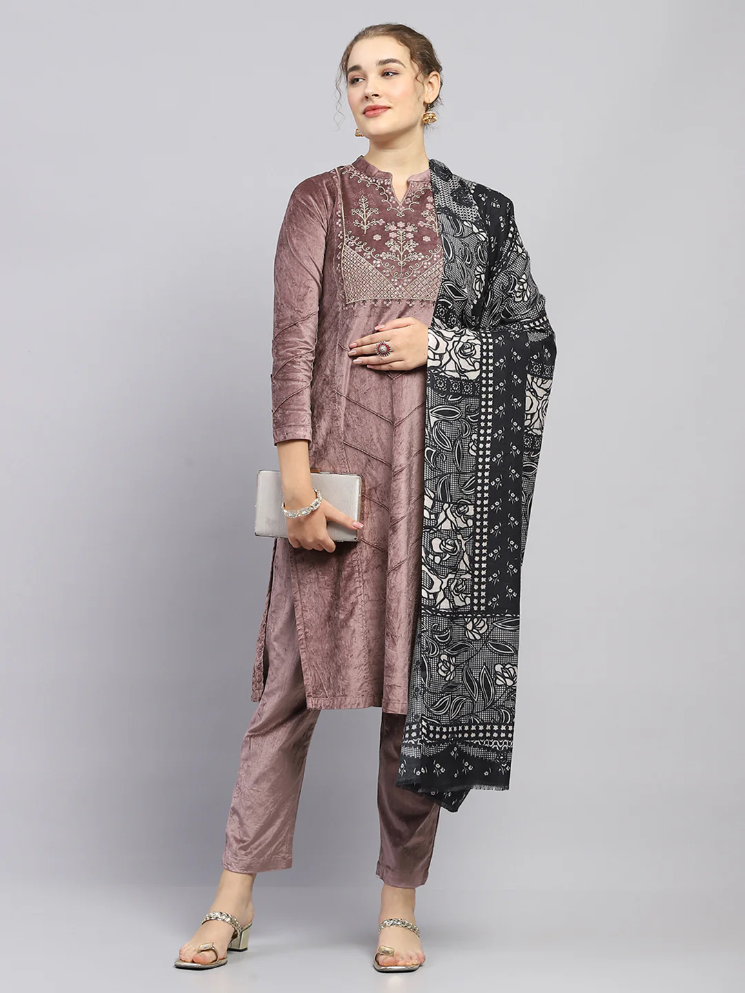 Women Black Self Design Shawl - Image 2