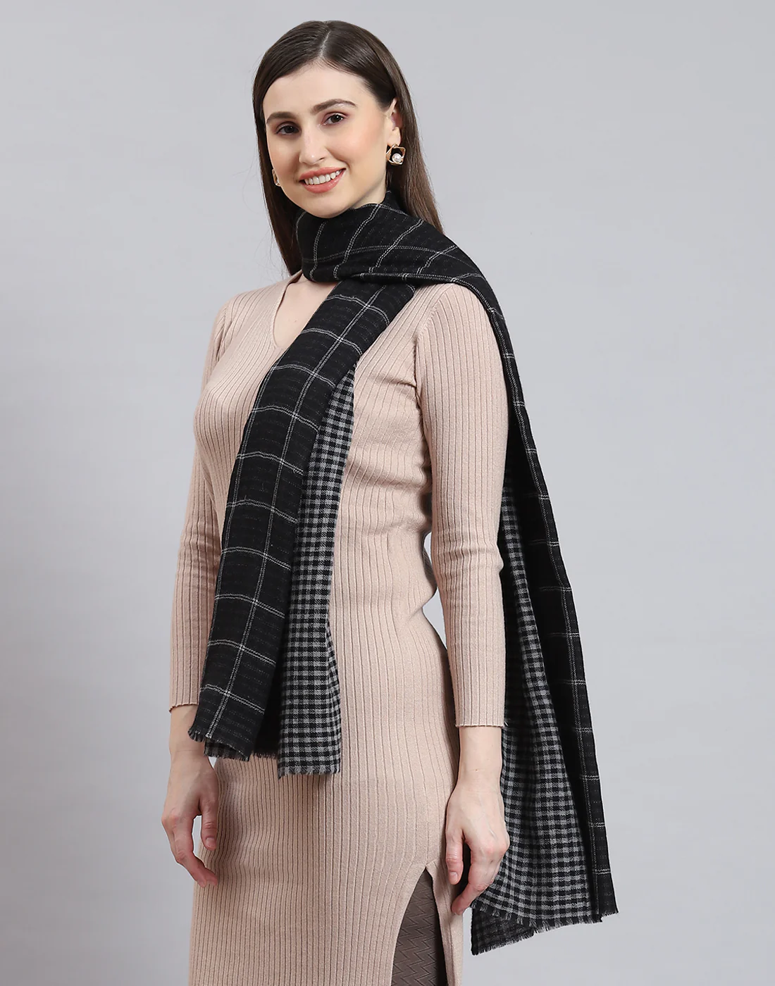 Women Black Self Design Stole - Image 4