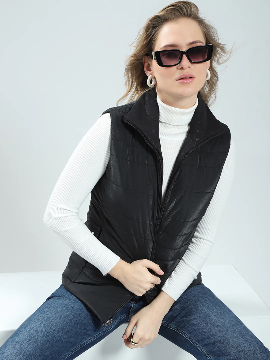 Women Black Solid Collar Sleeveless Reversible Jacket - Image 6
