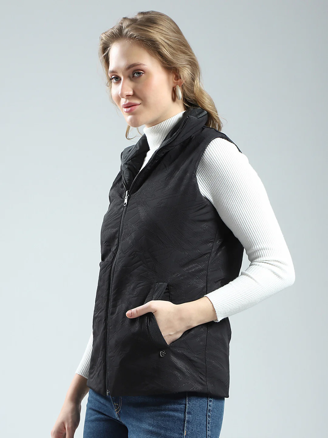 Women Black Solid Collar Sleeveless Reversible Jacket - Image 8