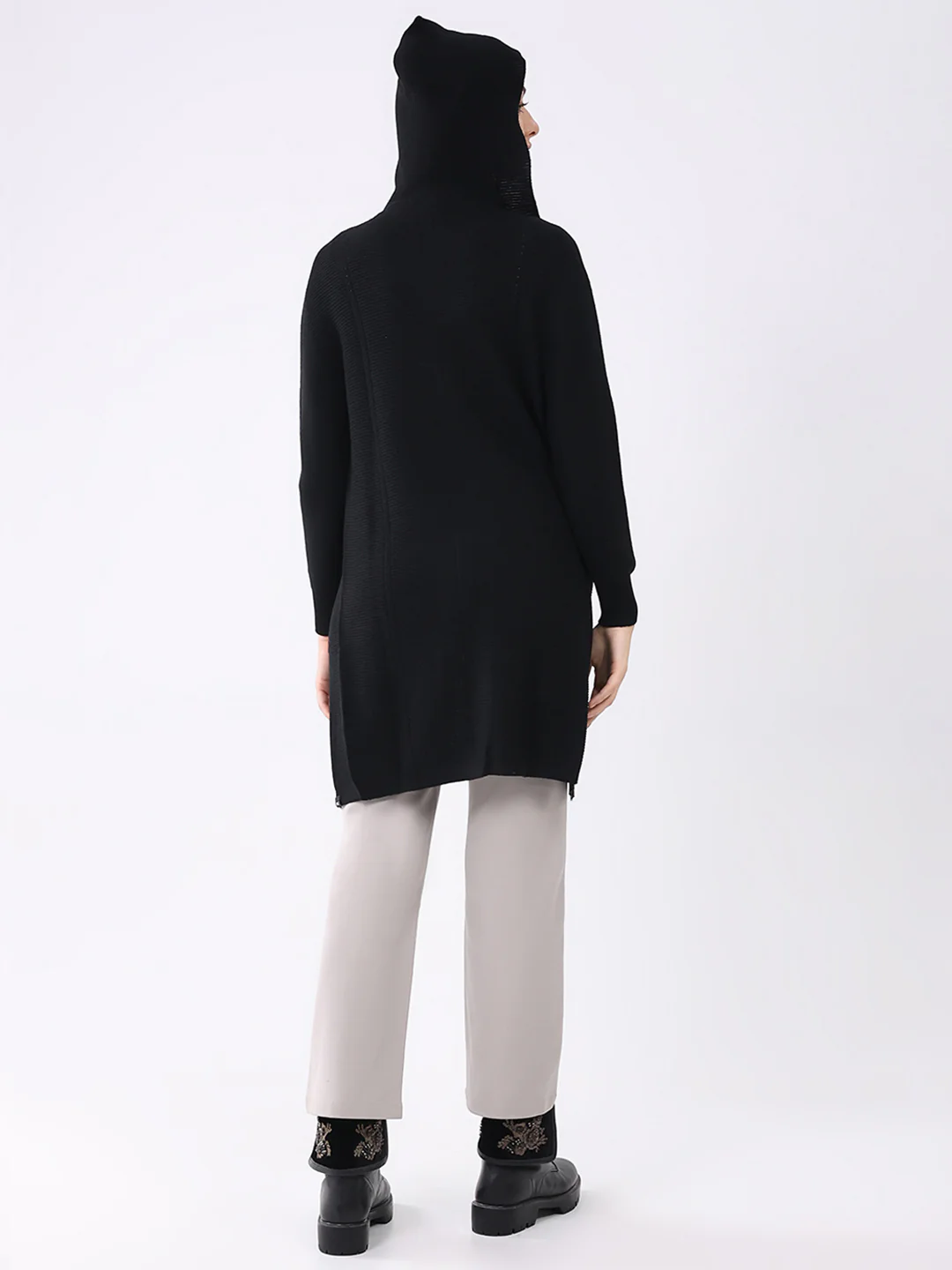 Women Black Solid Front Open Full Sleeve Cardigan - Image 5
