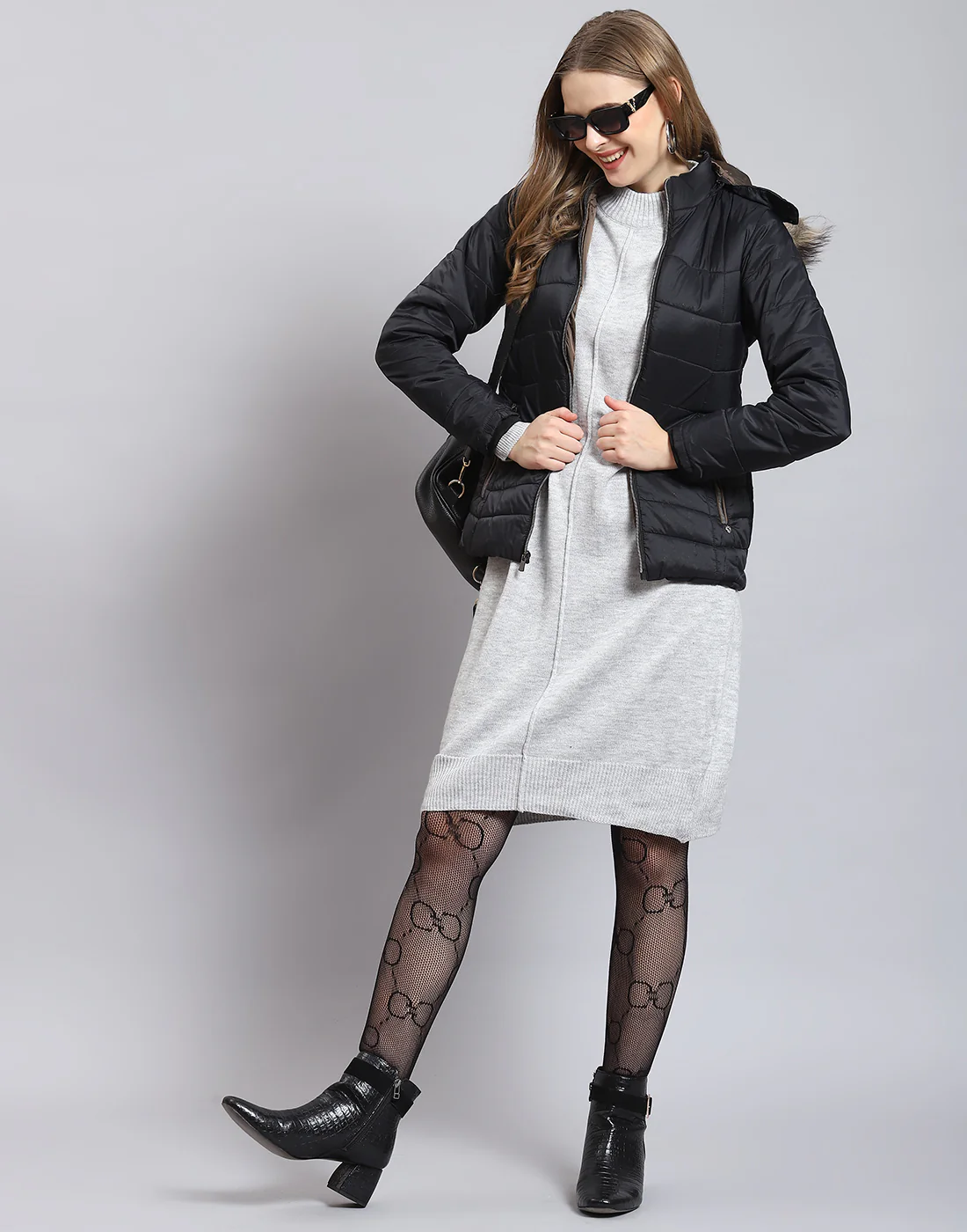 Women Black Solid Hooded Full Sleeve Heating Jacket - Image 4