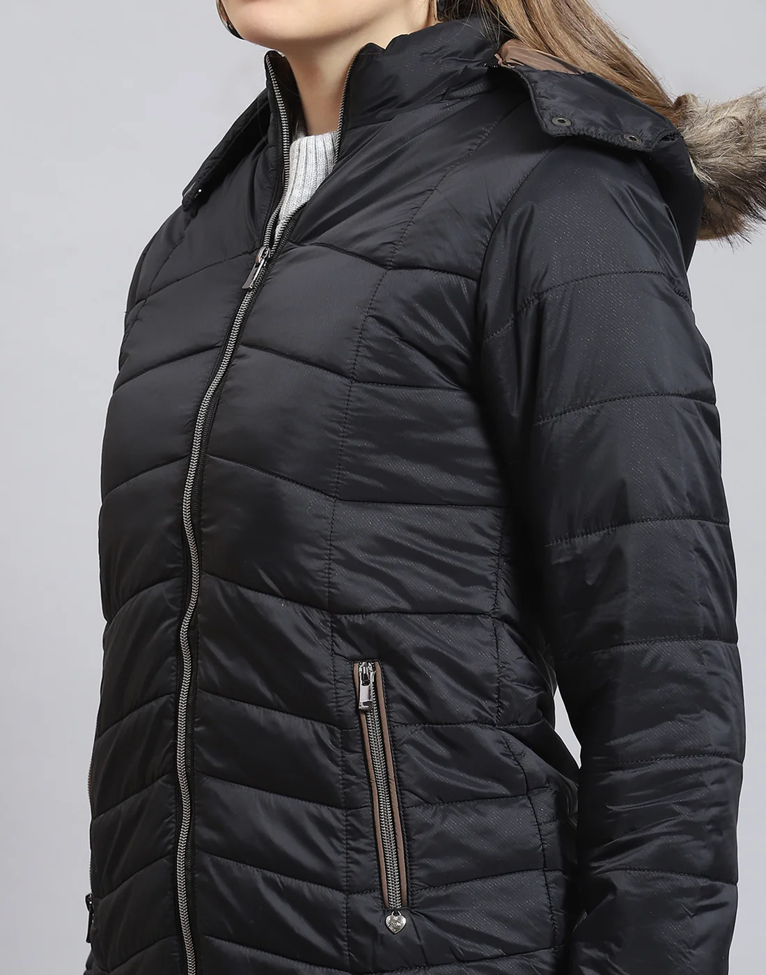 Women Black Solid Hooded Full Sleeve Heating Jacket - Image 9