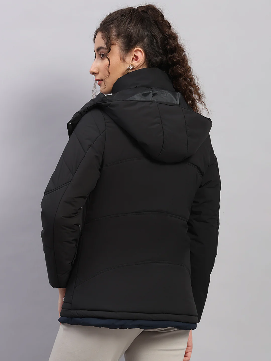 Women Black Solid Hooded Full Sleeve Jacket - Image 5