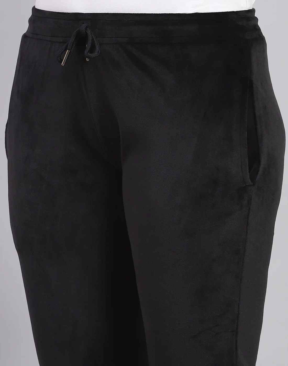 Women Black Solid Hooded Full Sleeve Tracksuit - Image 8