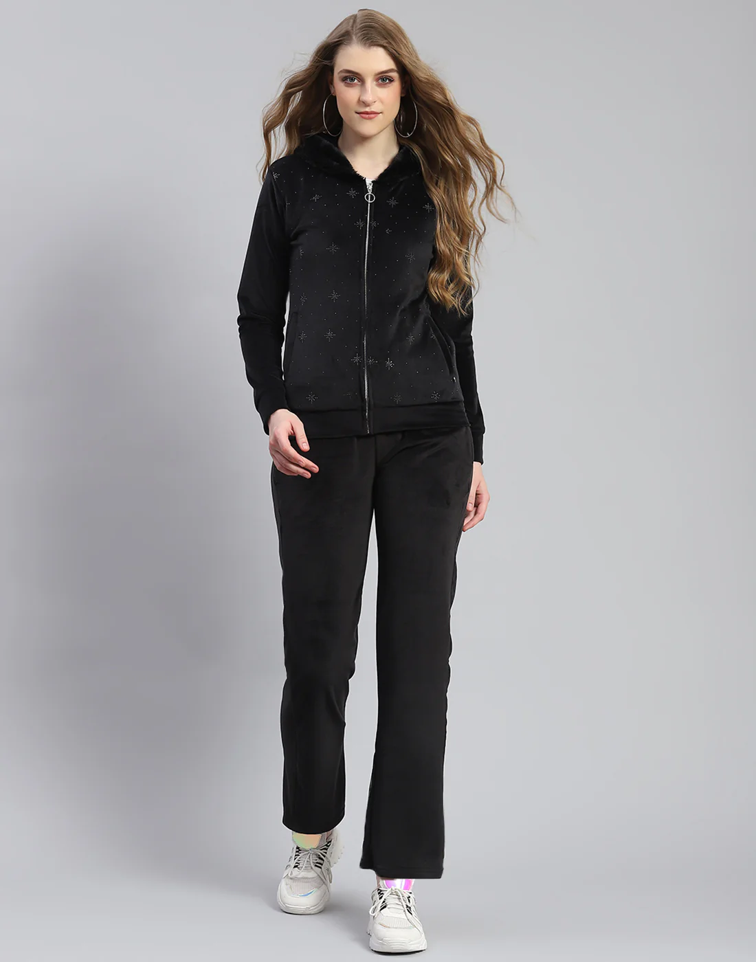 Women Black Solid Hooded Full Sleeve Tracksuit - Image 2