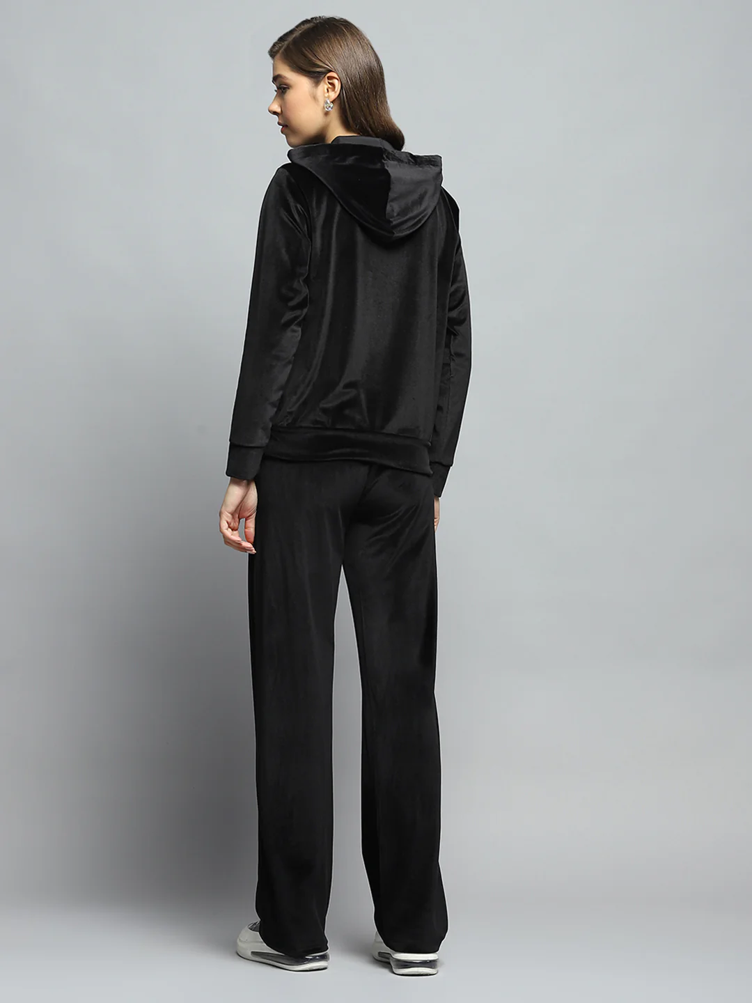 Women Black Solid Hooded Full Sleeve Tracksuit - Image 5
