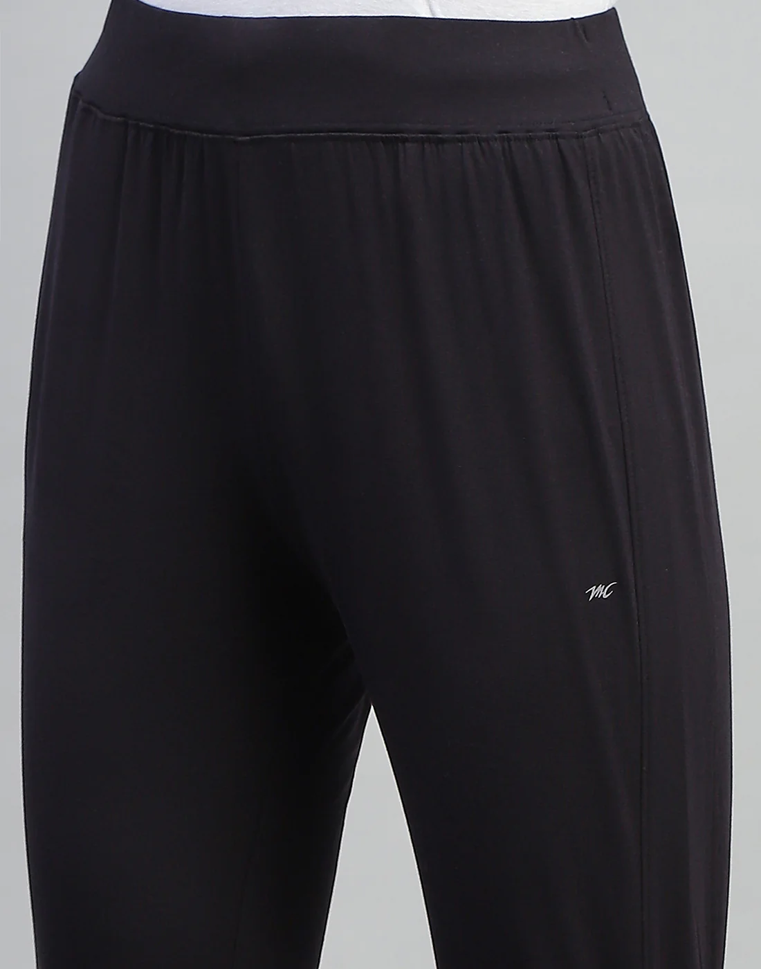 Women Black Solid Regular Fit Capri - Image 6