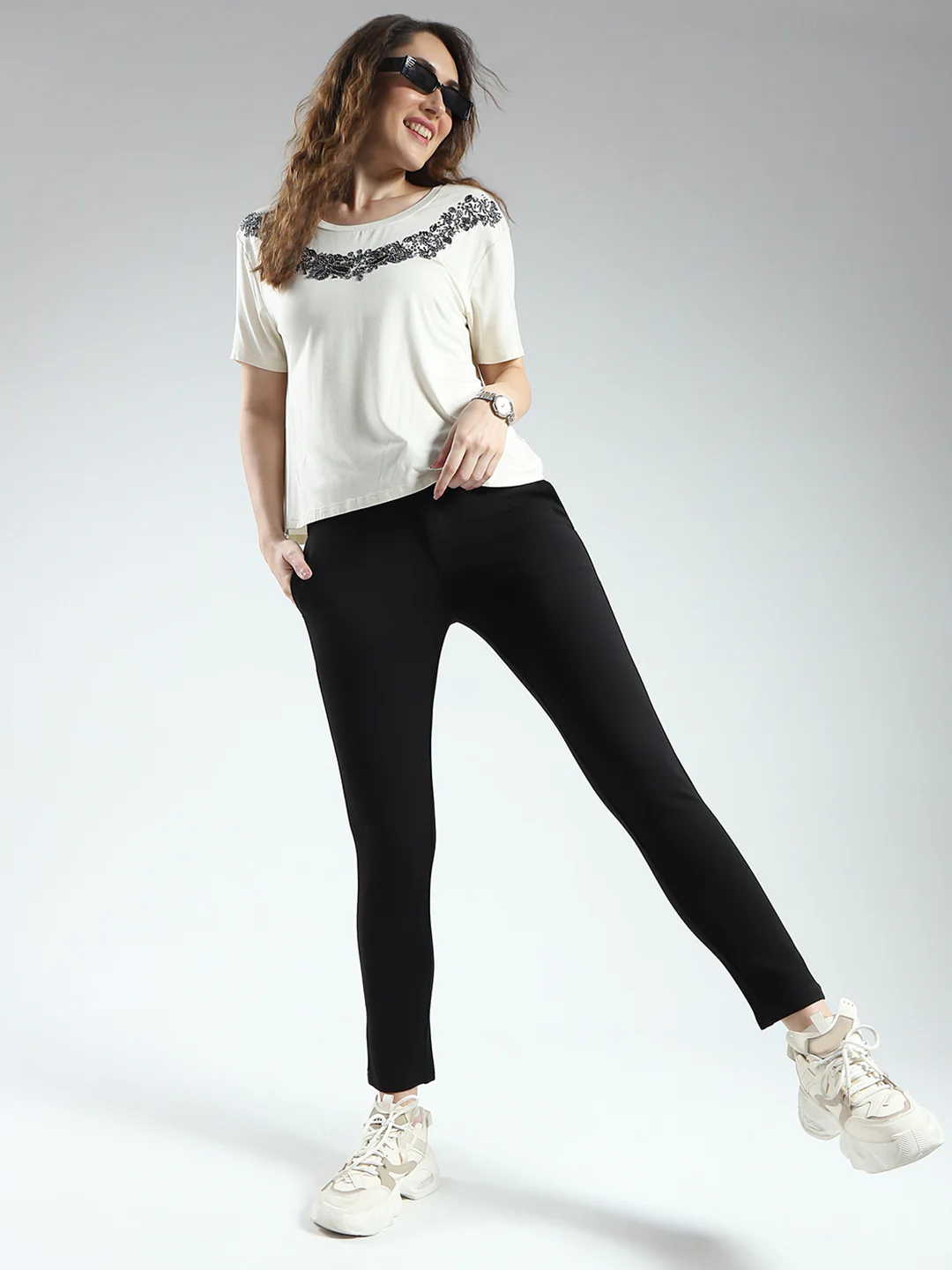 Women Black Solid Regular Fit Jegging - Image 2