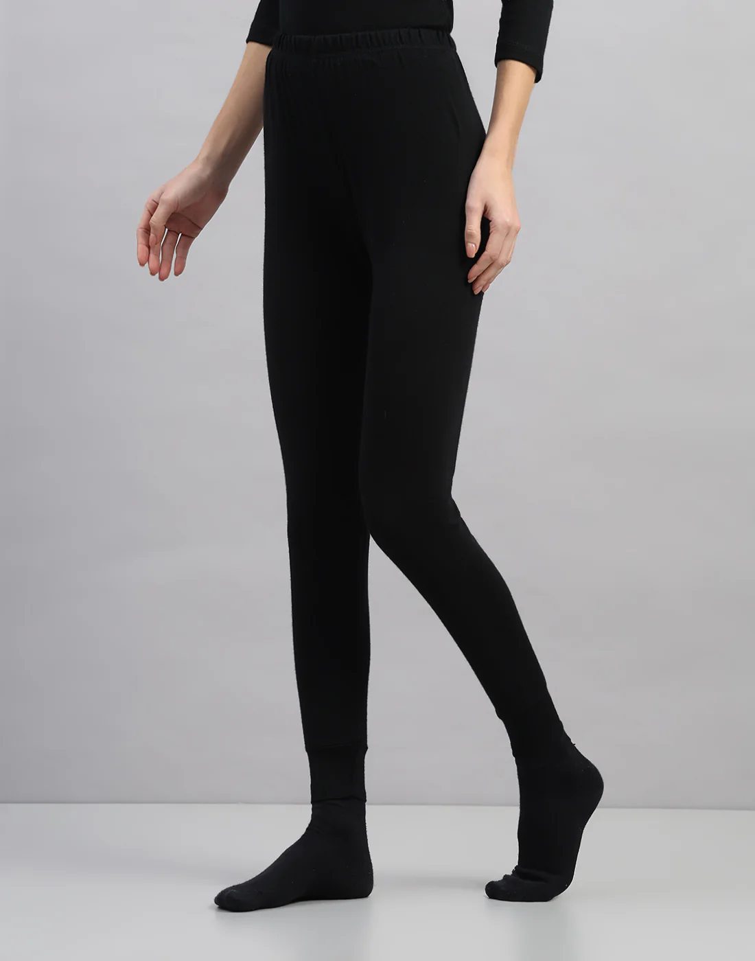 Women Black Solid Regular Fit Thermal Lower - Image 2