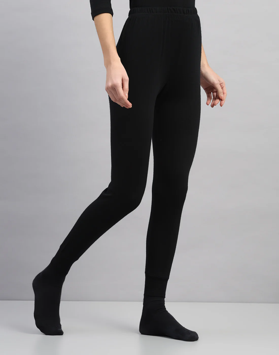 Women Black Solid Regular Fit Thermal Lower - Image 3