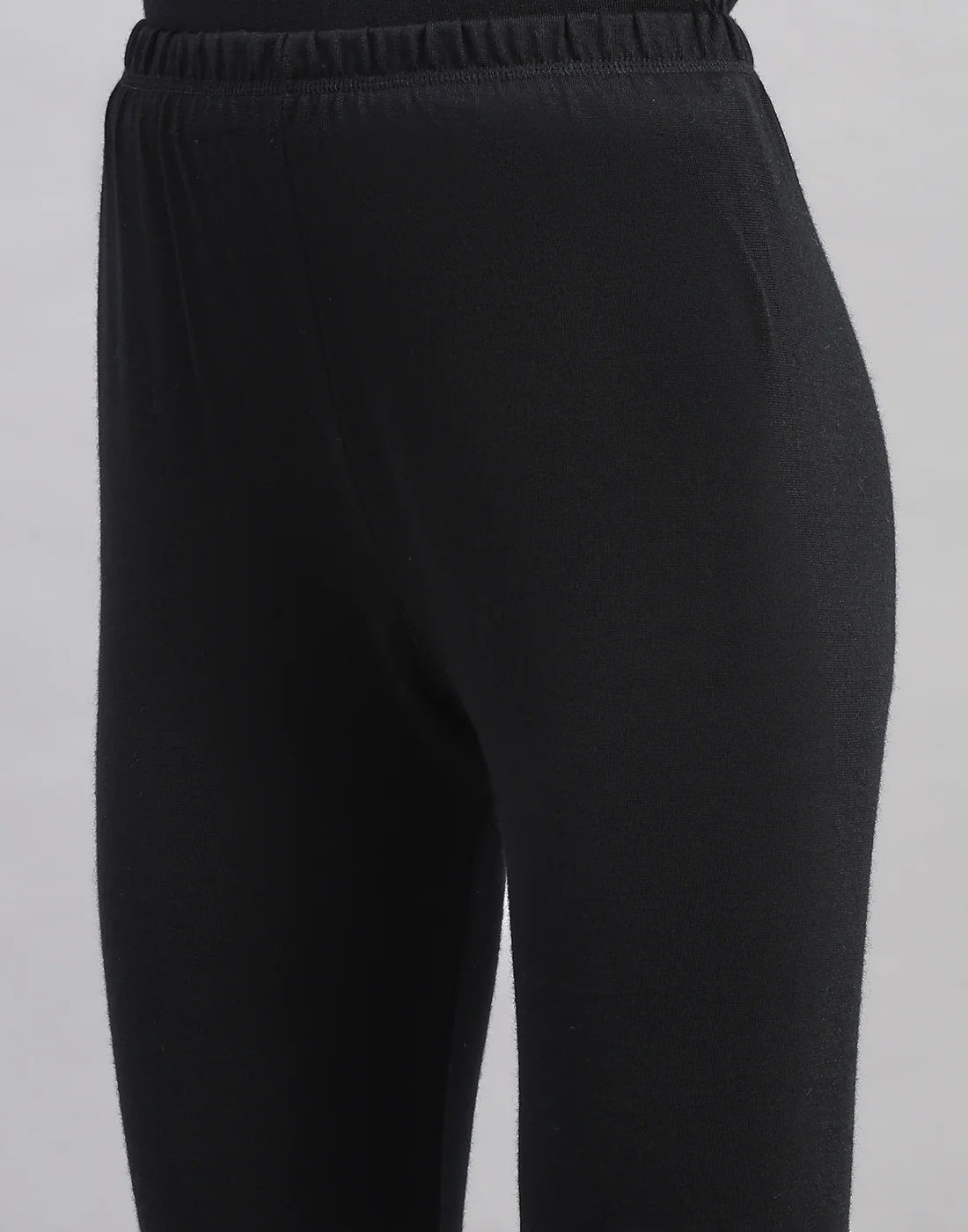 Women Black Solid Regular Fit Thermal Lower - Image 6