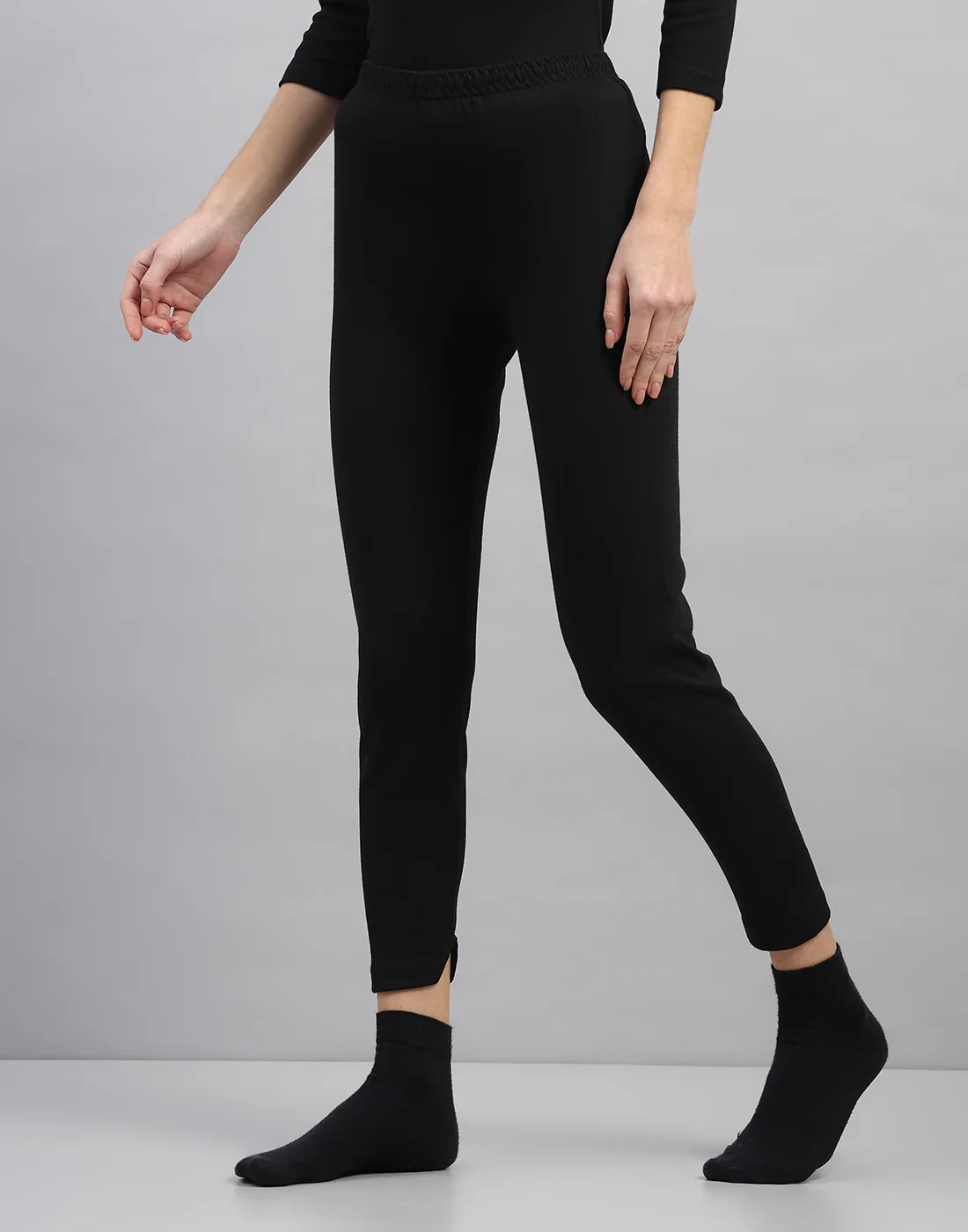 Women Black Solid Regular Fit Thermal Lower - Image 2