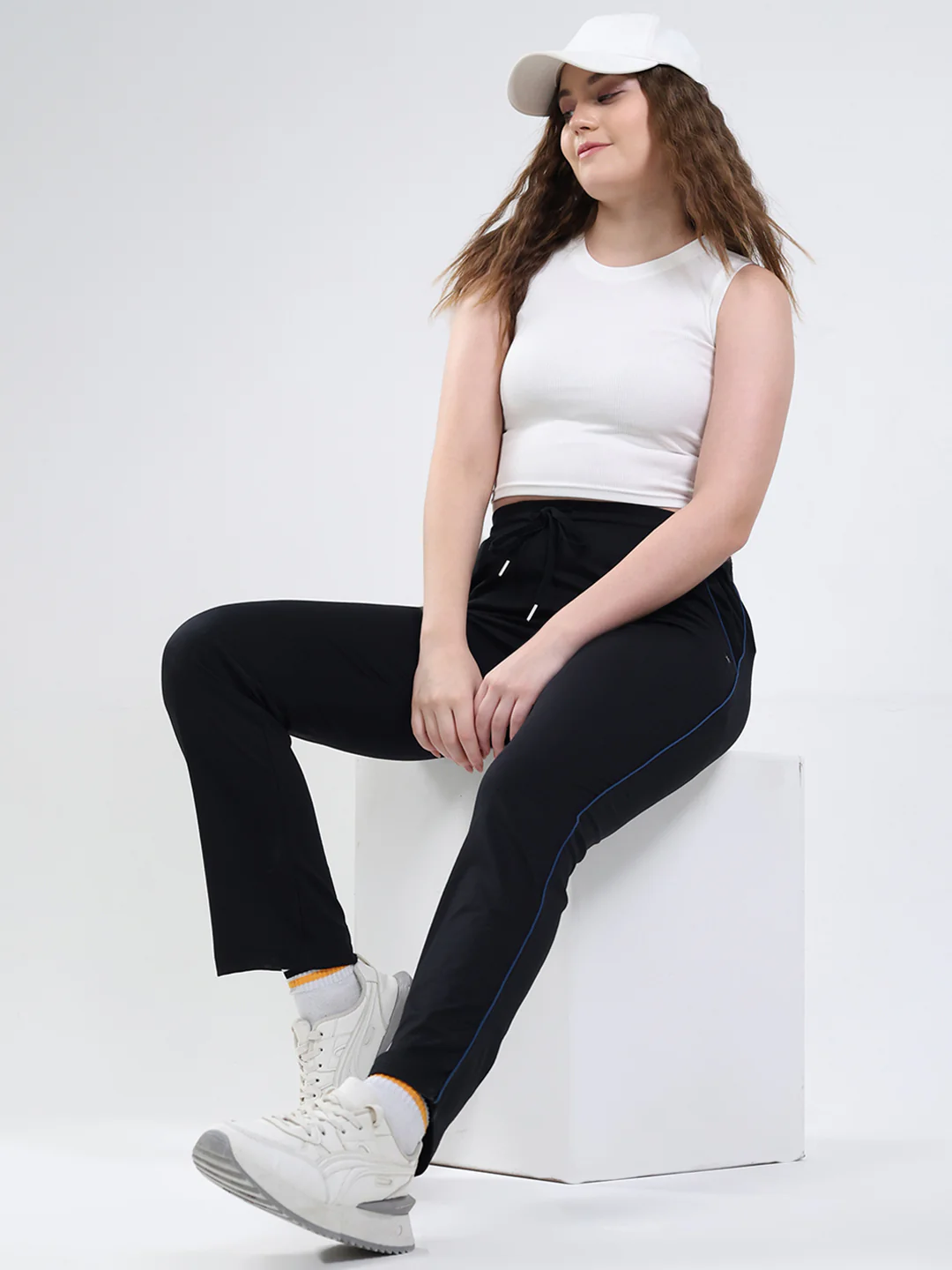 Women Black Solid Regular Fit Winter Lower - Image 2