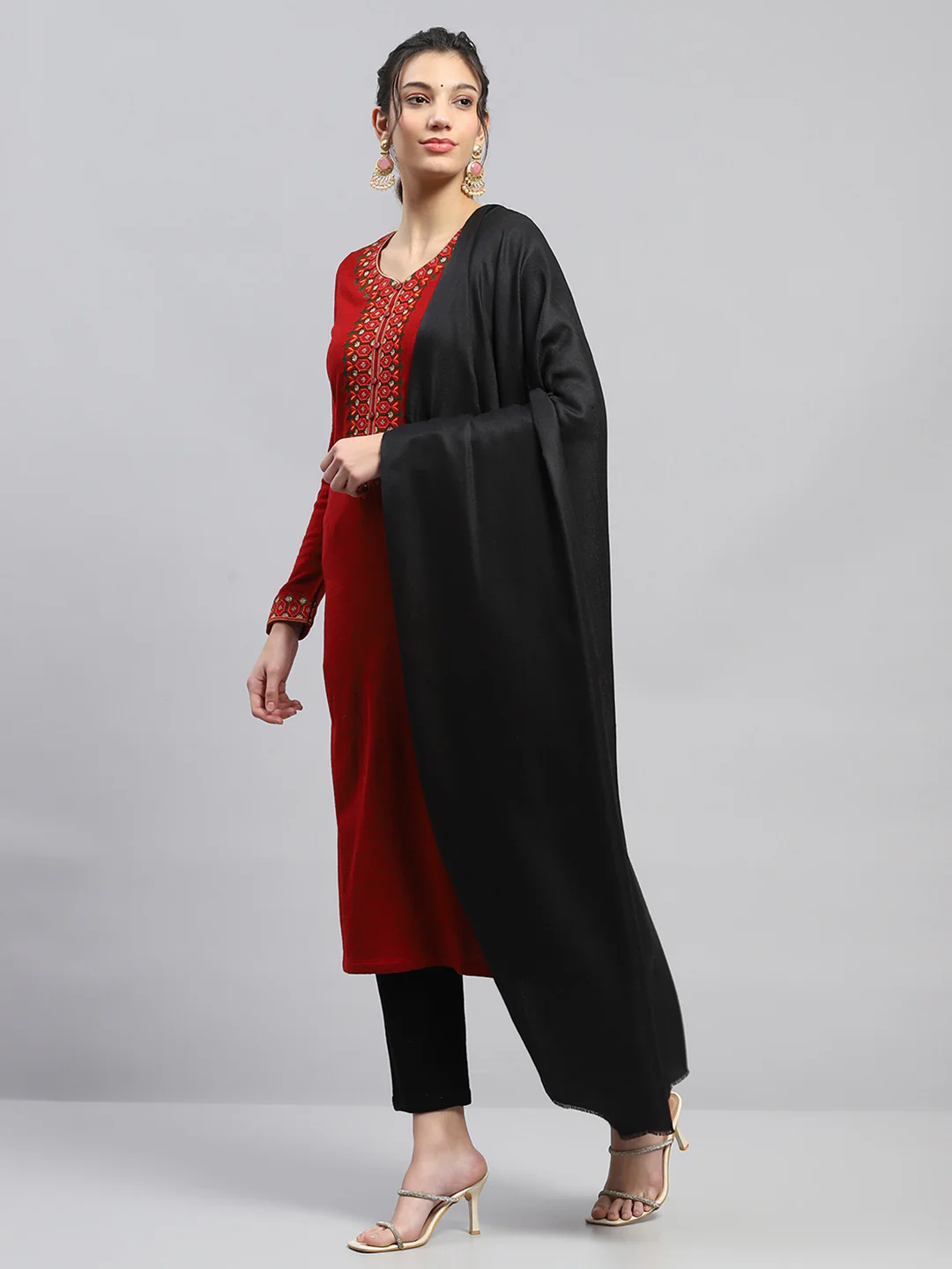 Women Black Solid Reversible Shawl - Image 3