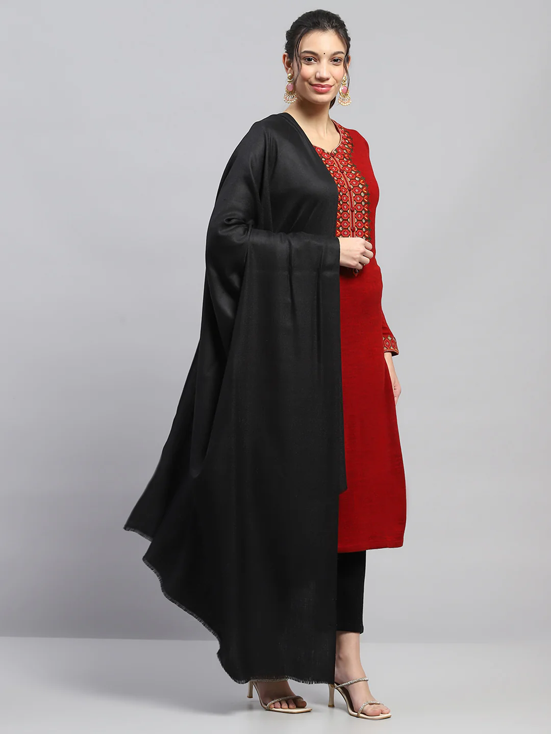 Women Black Solid Reversible Shawl - Image 4