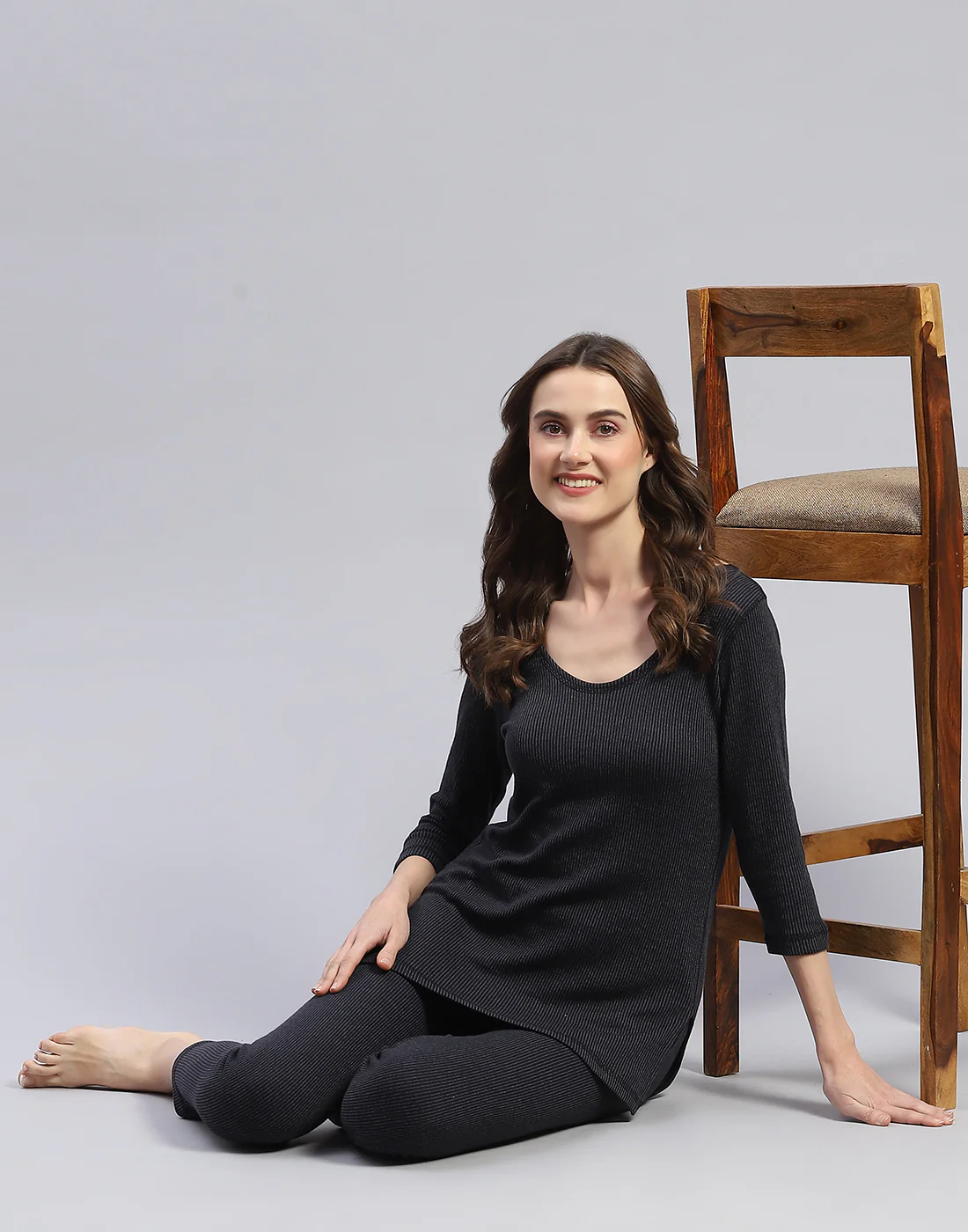 Women Black Solid Round Neck 3/4 Sleeve Thermal Vest - Image 5