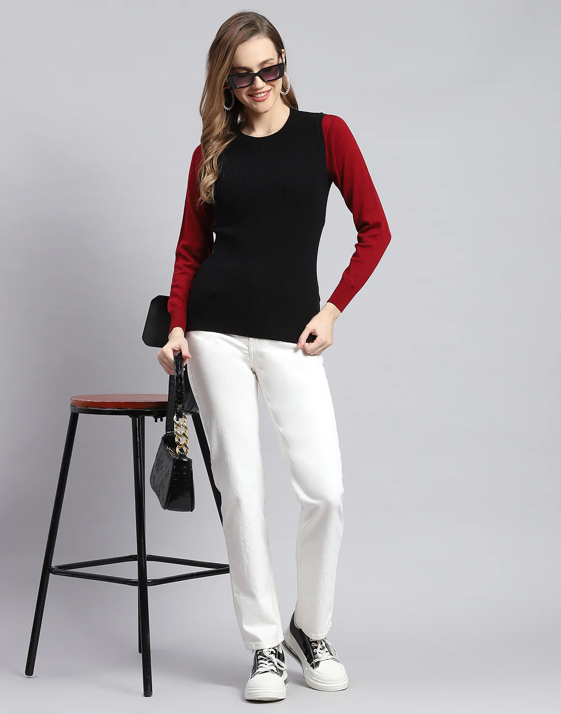 Women Black Solid Round Neck Sleeveless Sweater - Image 2