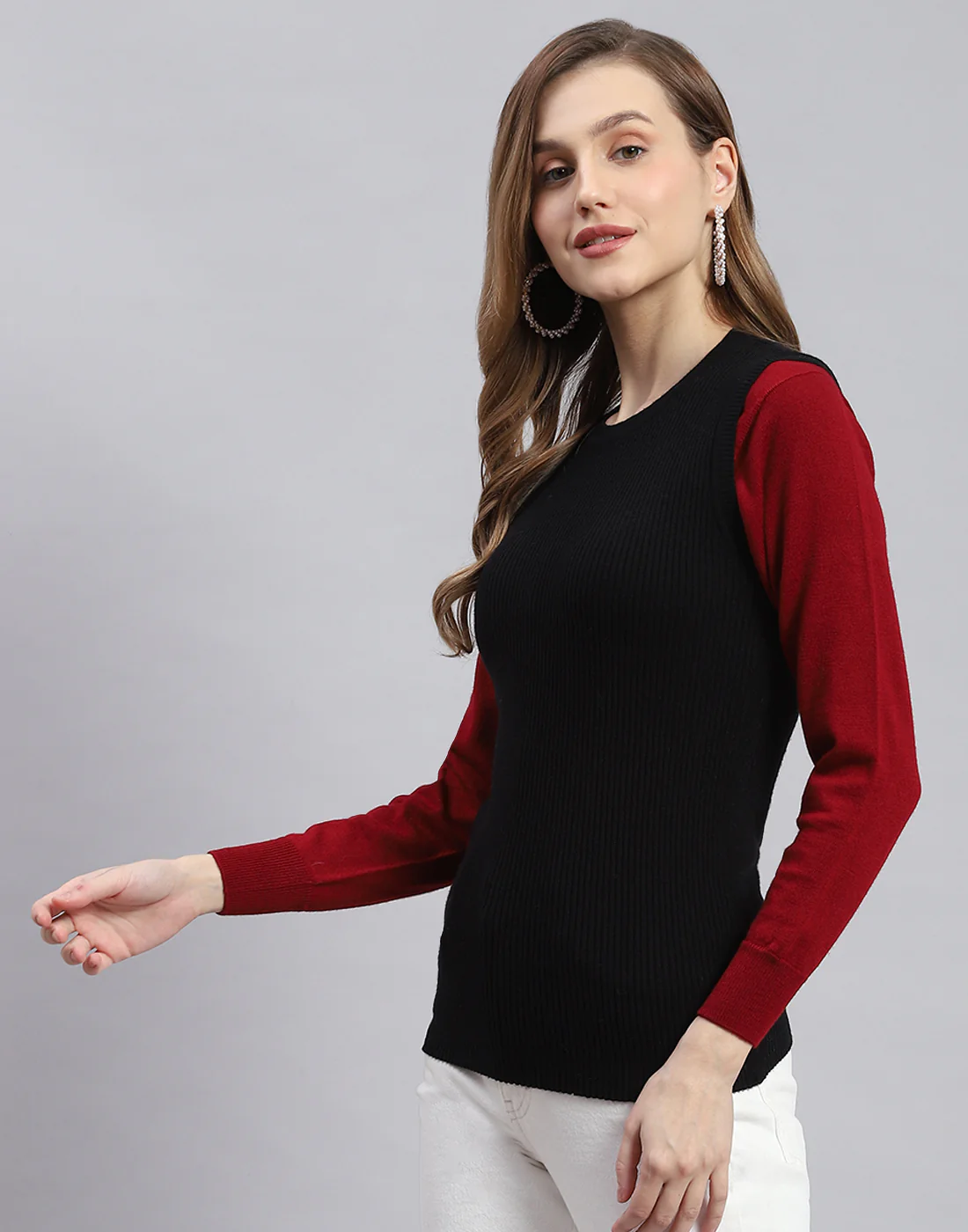 Women Black Solid Round Neck Sleeveless Sweater - Image 4