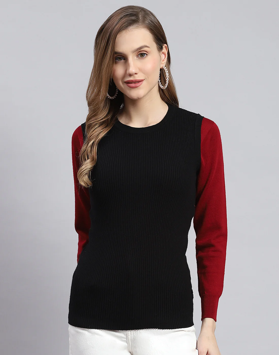Women Black Solid Round Neck Sleeveless Sweater - Image 2