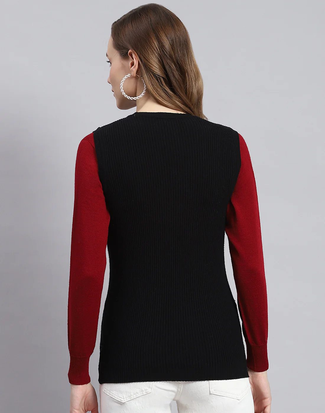 Women Black Solid Round Neck Sleeveless Sweater - Image 5