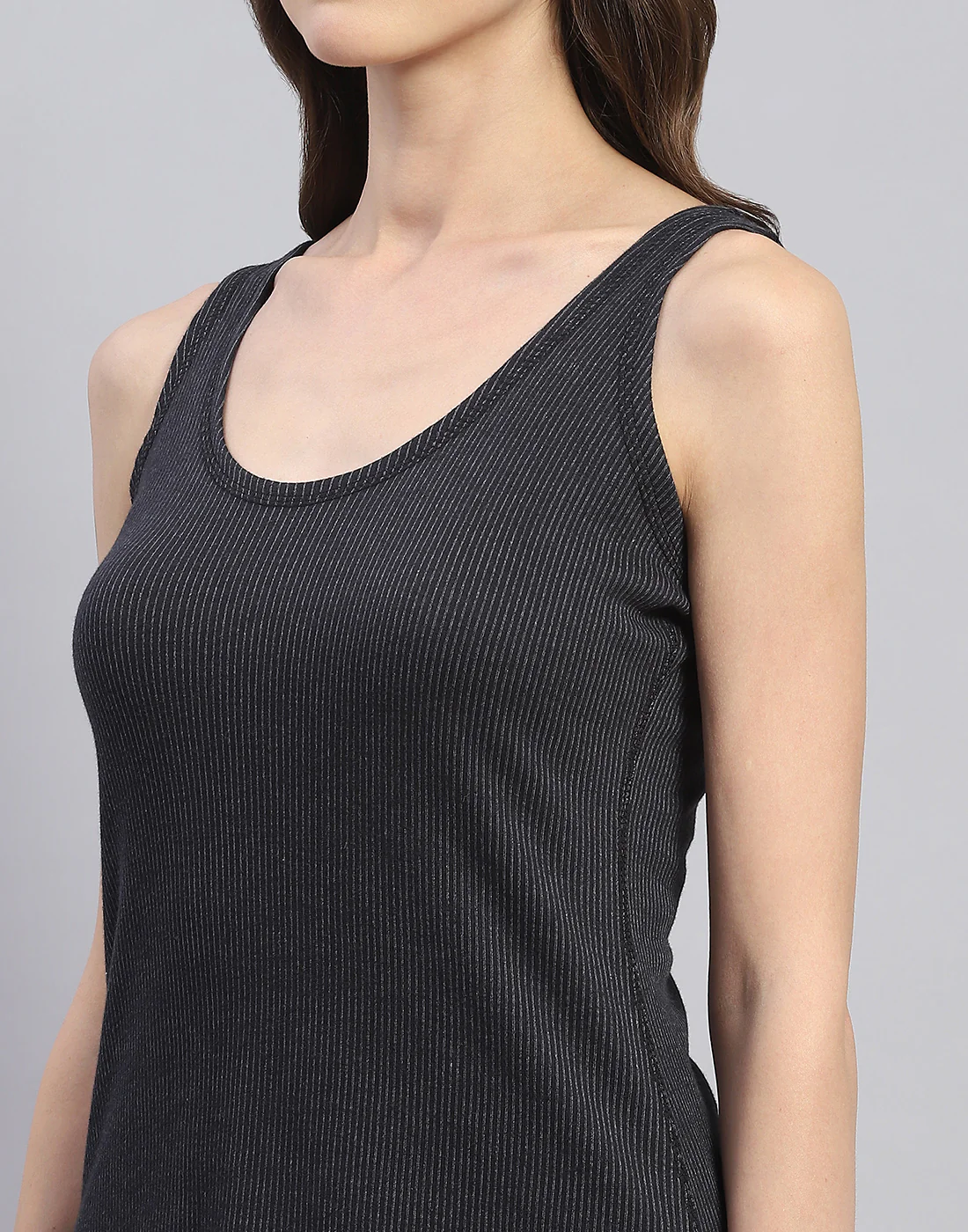 Women Black Solid Round Neck Sleeveless Thermal Vest - Image 6