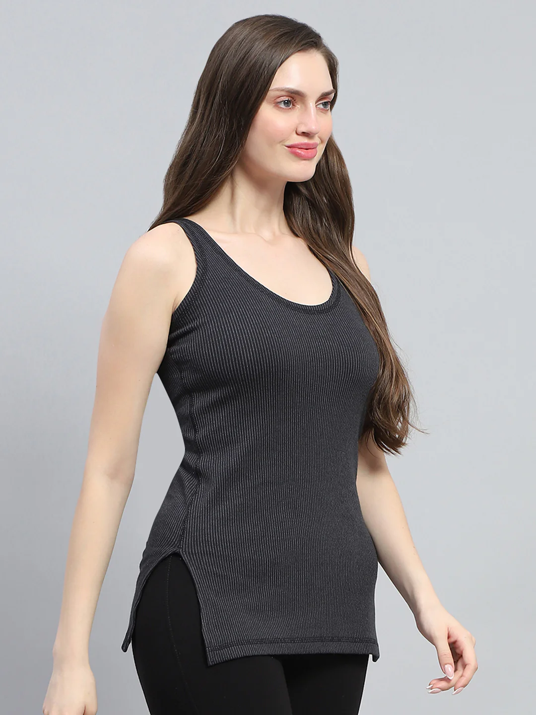 Women Black Solid Round Neck Sleeveless Thermal Vest - Image 4