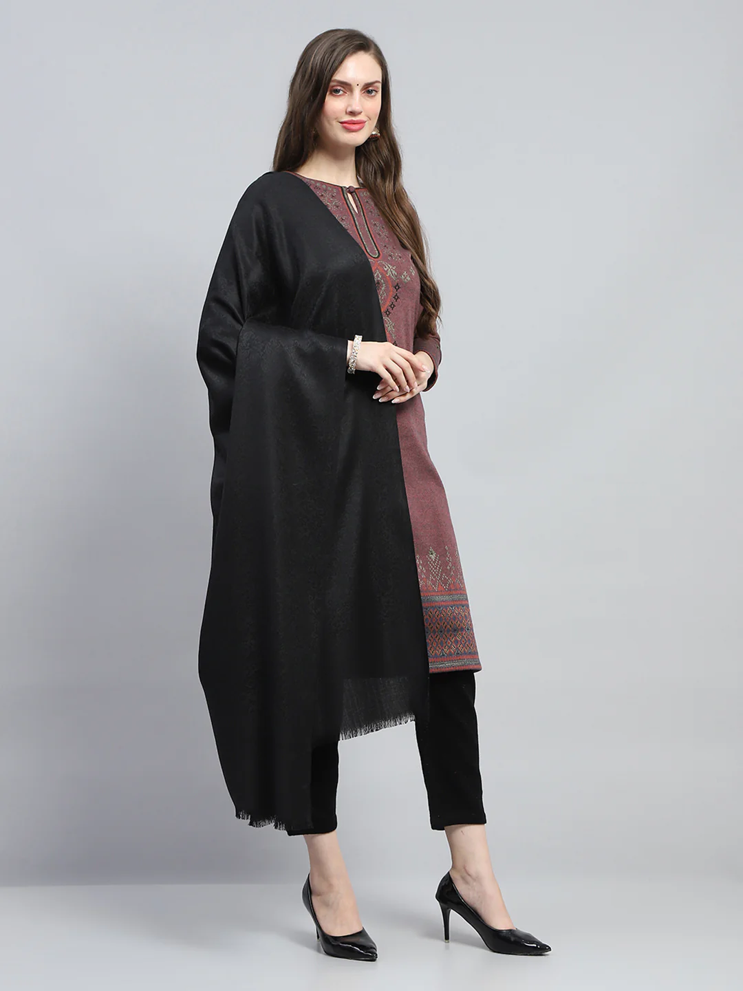 Women Black Solid Shawl - Image 4
