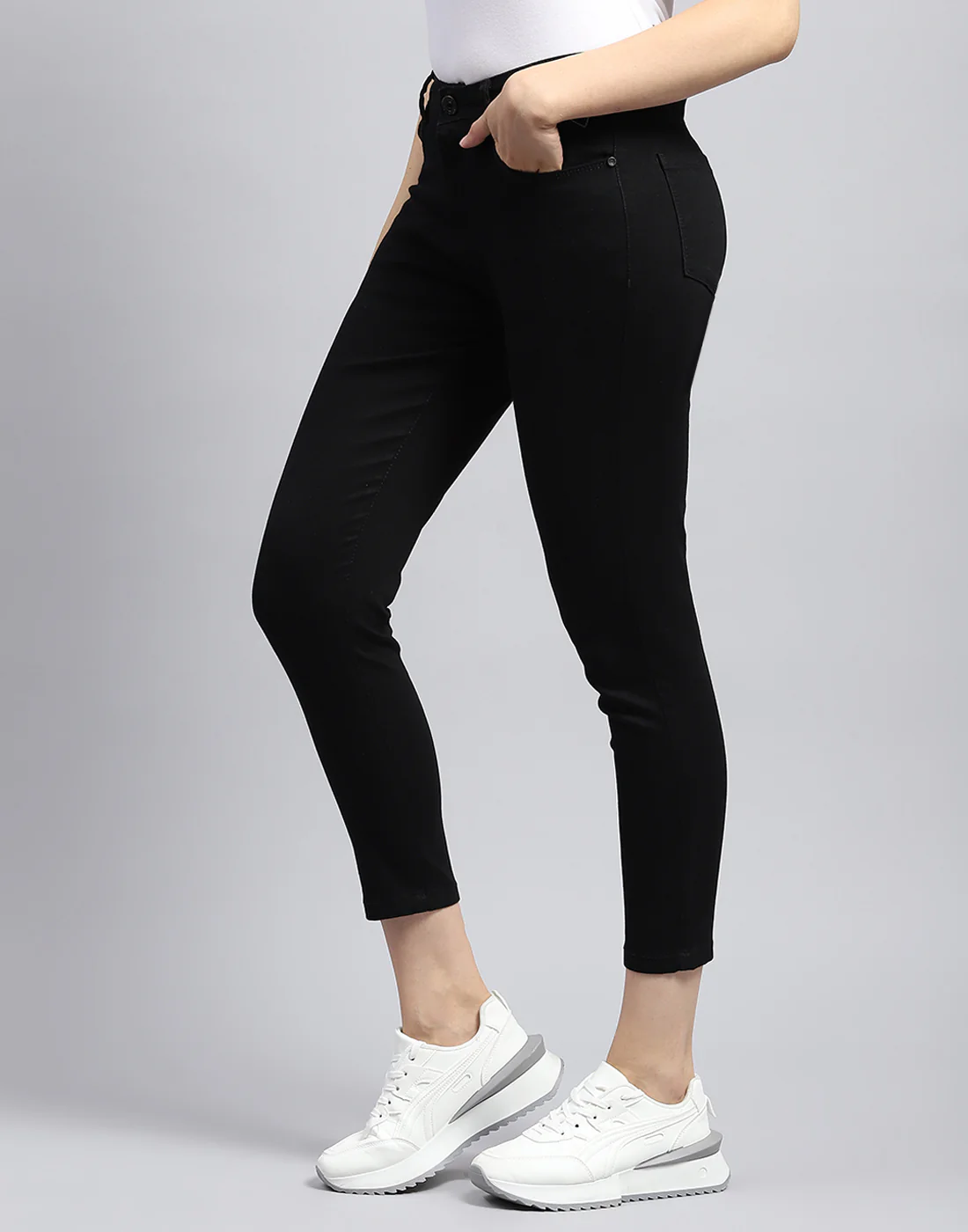 Women Black Solid Slim Fit Denim - Image 3