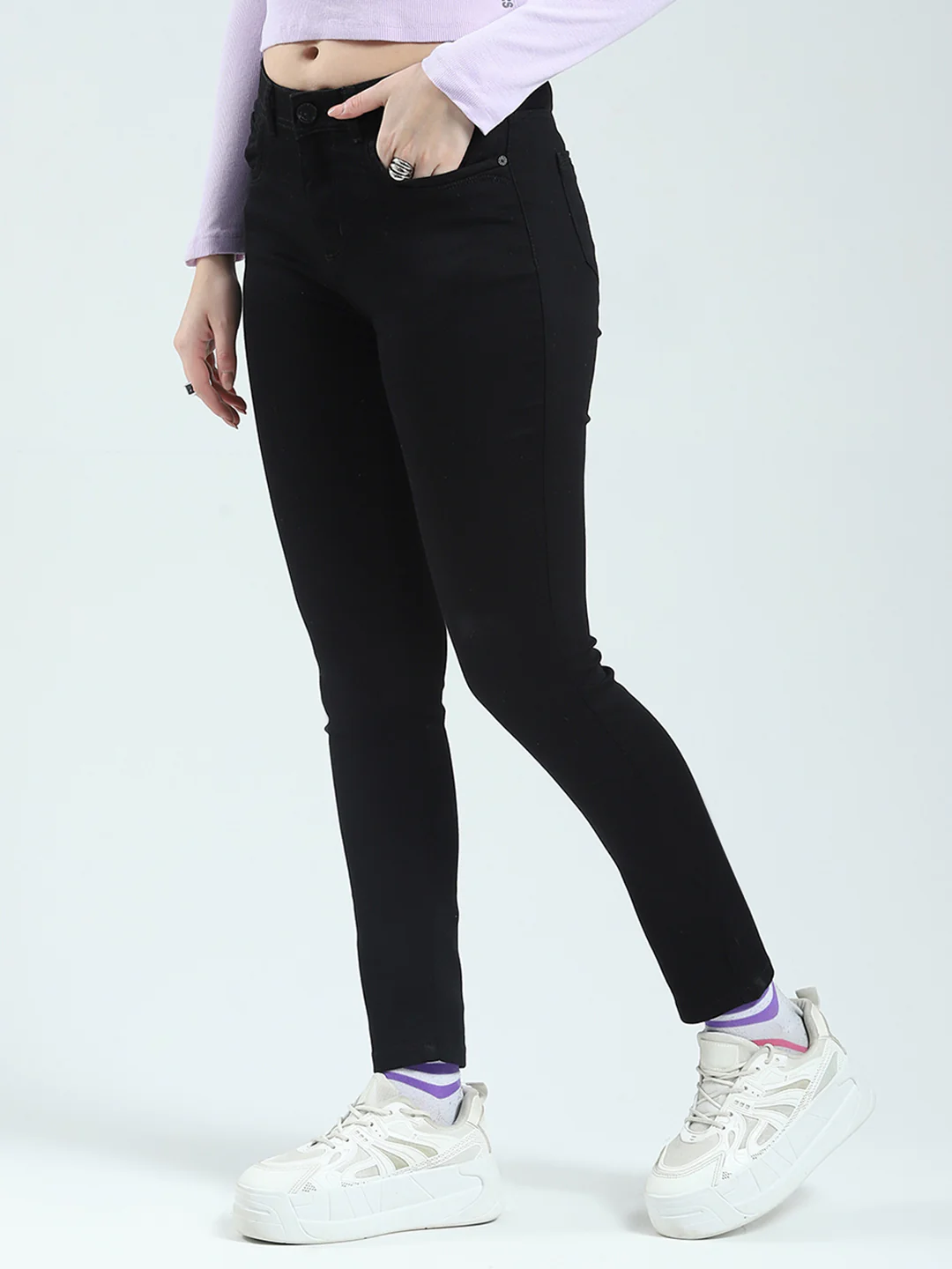 Women Black Solid Slim Fit Denim - Image 3