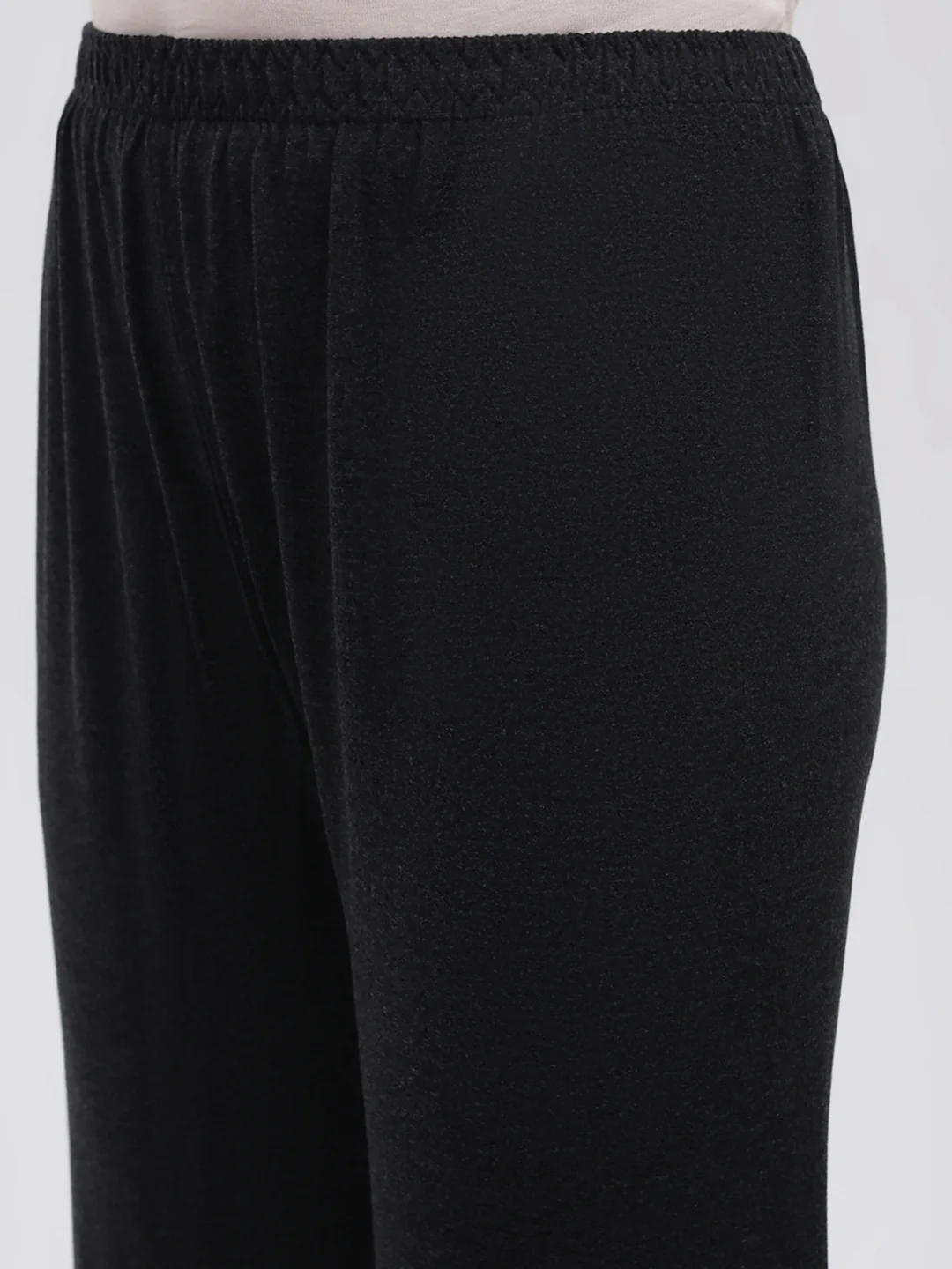 Women Black Solid Thermal Lower - Image 6