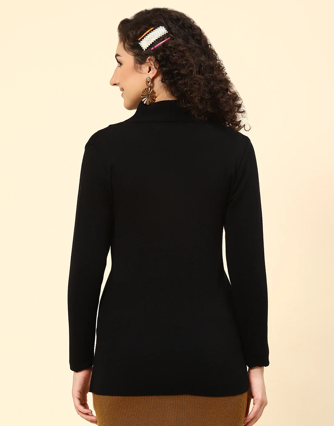 Women Black Solid V Neck Full Sleeve Cardigan - Image 5