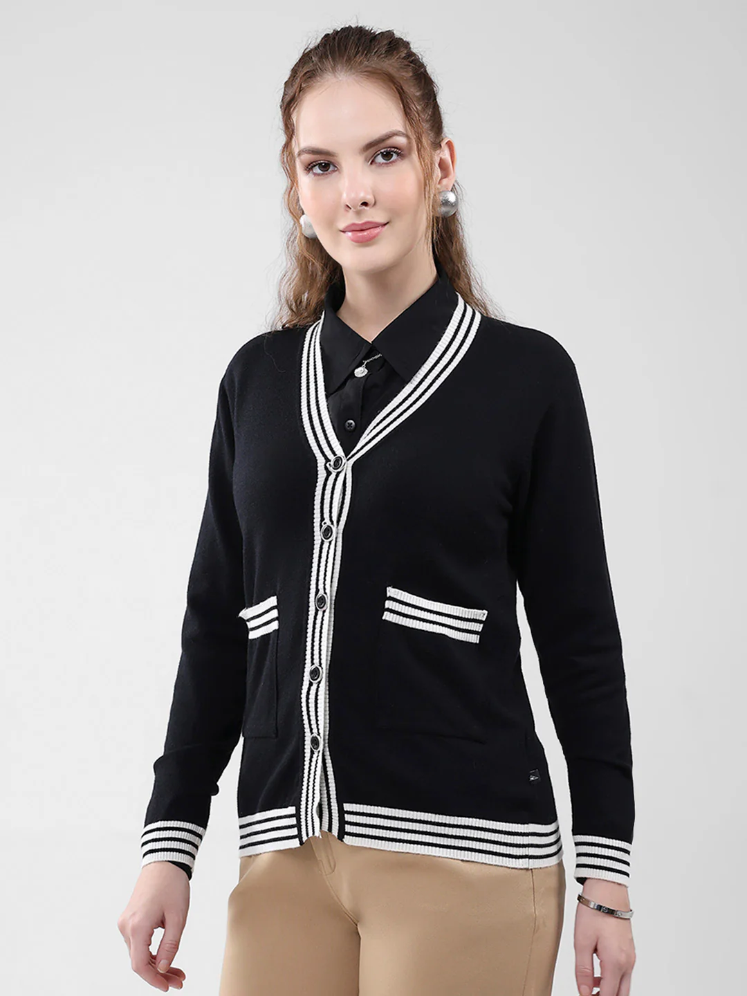Women Black Solid V Neck Full Sleeve Cardigan - Image 3