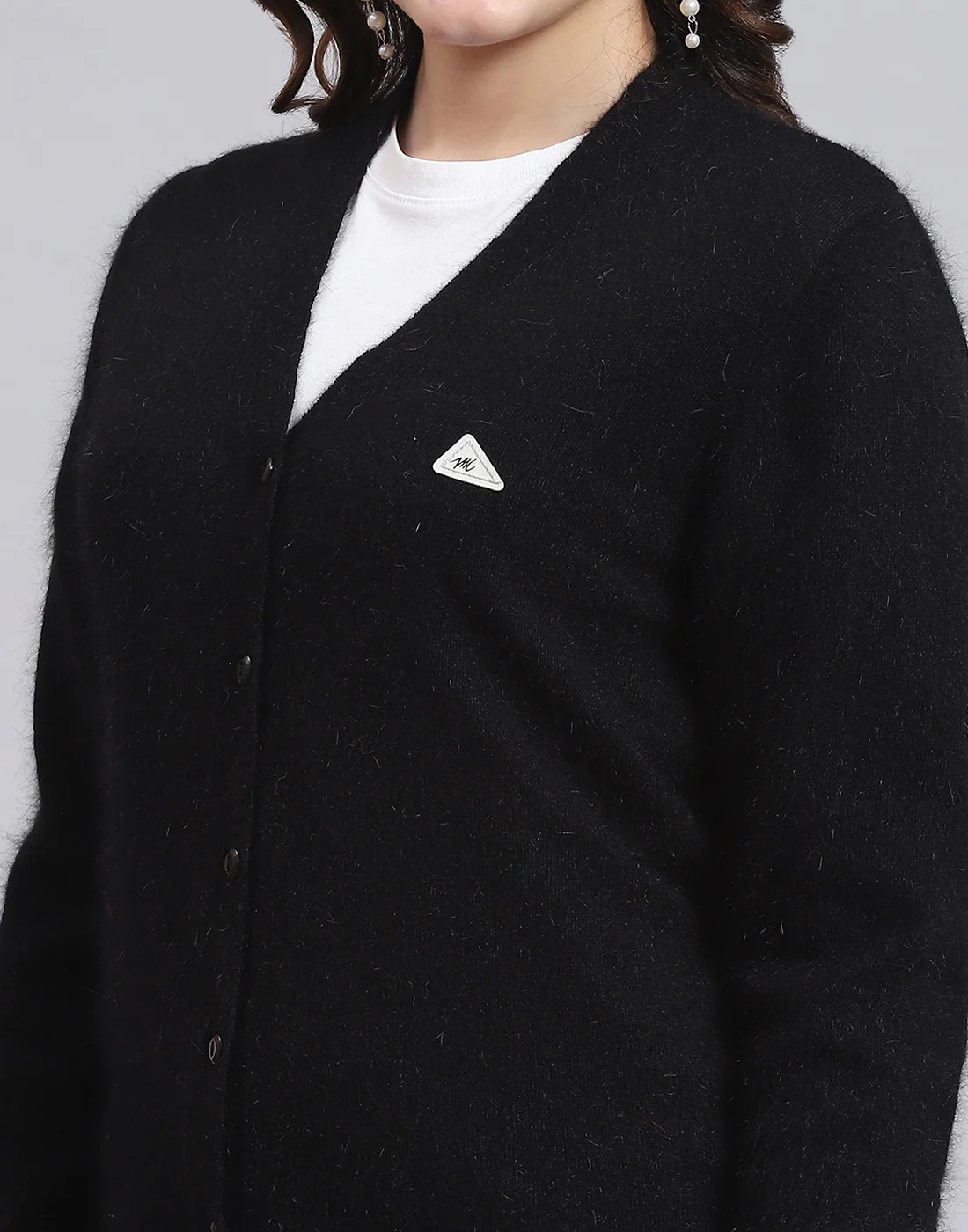 Women Black Solid V Neck Full Sleeve Sweater - Image 6