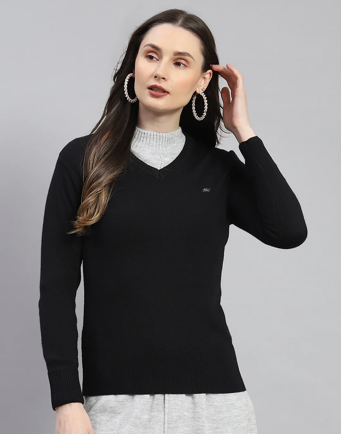 Women Black Solid V Neck Full Sleeve Sweater - Image 3