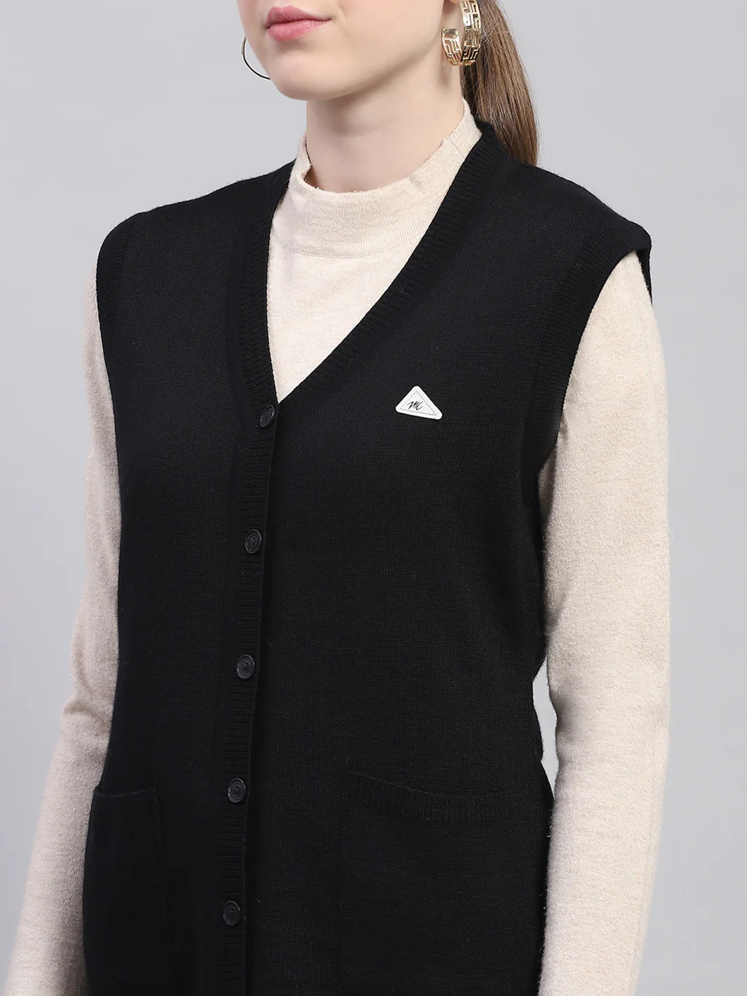 Women Black Solid V Neck Sleeveless Cardigan - Image 6