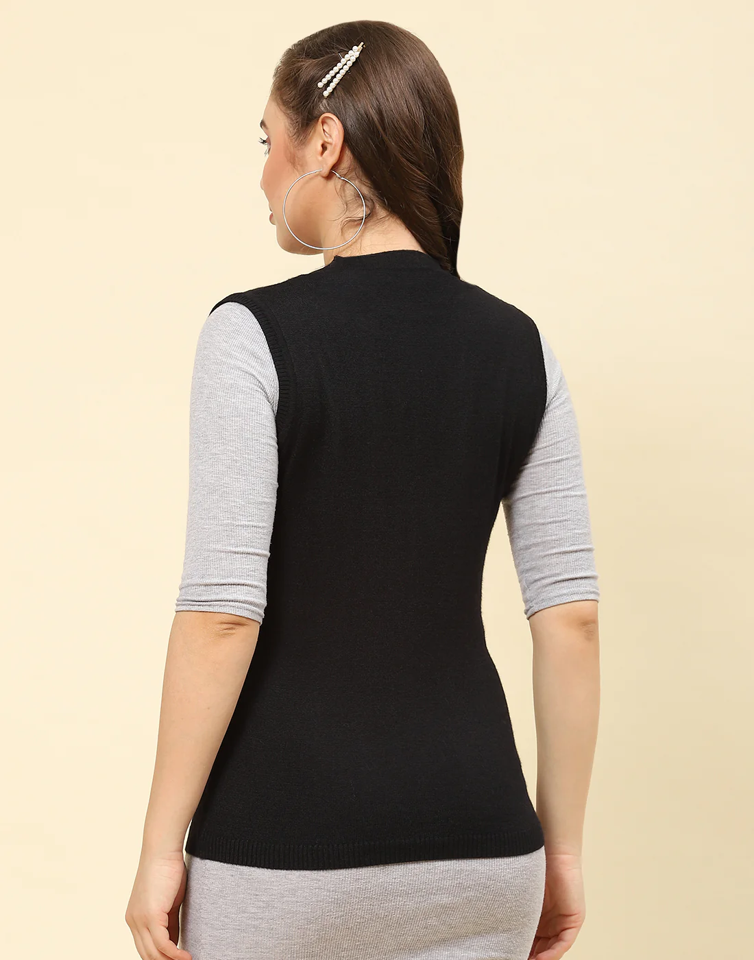 Women Black Solid V Neck Sleeveless Cardigan - Image 5