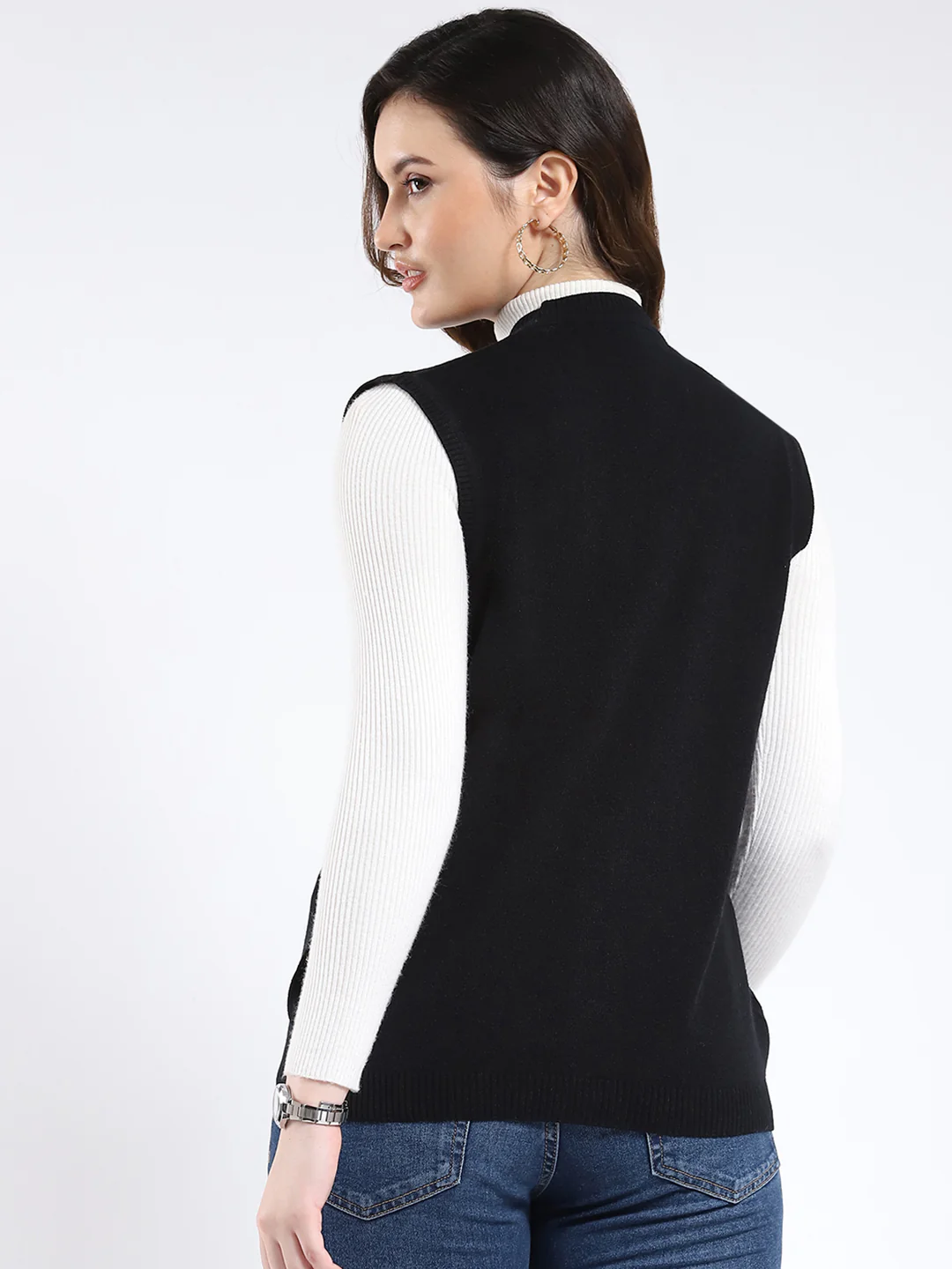 Women Black Solid V Neck Sleeveless Cardigan - Image 5